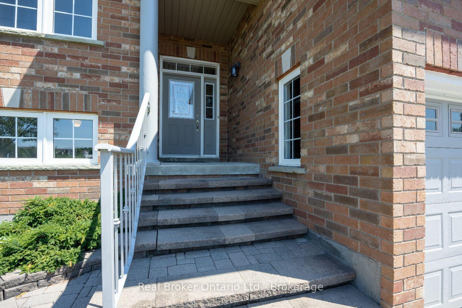 Photo 3 of 35 Argent Street, Clarington, Bowmanville — HOMEH