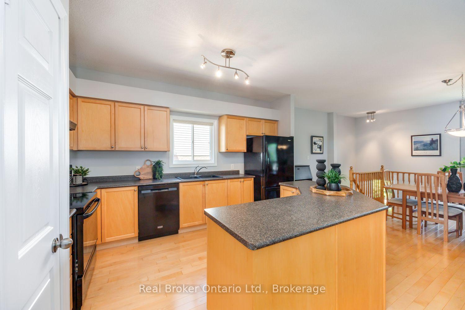 Photo 5 of 35 Argent Street, Clarington, Bowmanville — HOMEH