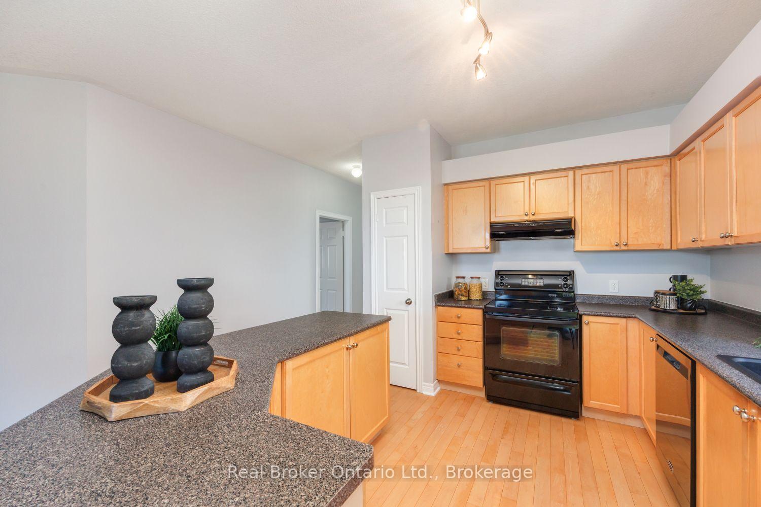 Photo 7 of 35 Argent Street, Clarington, Bowmanville — HOMEH