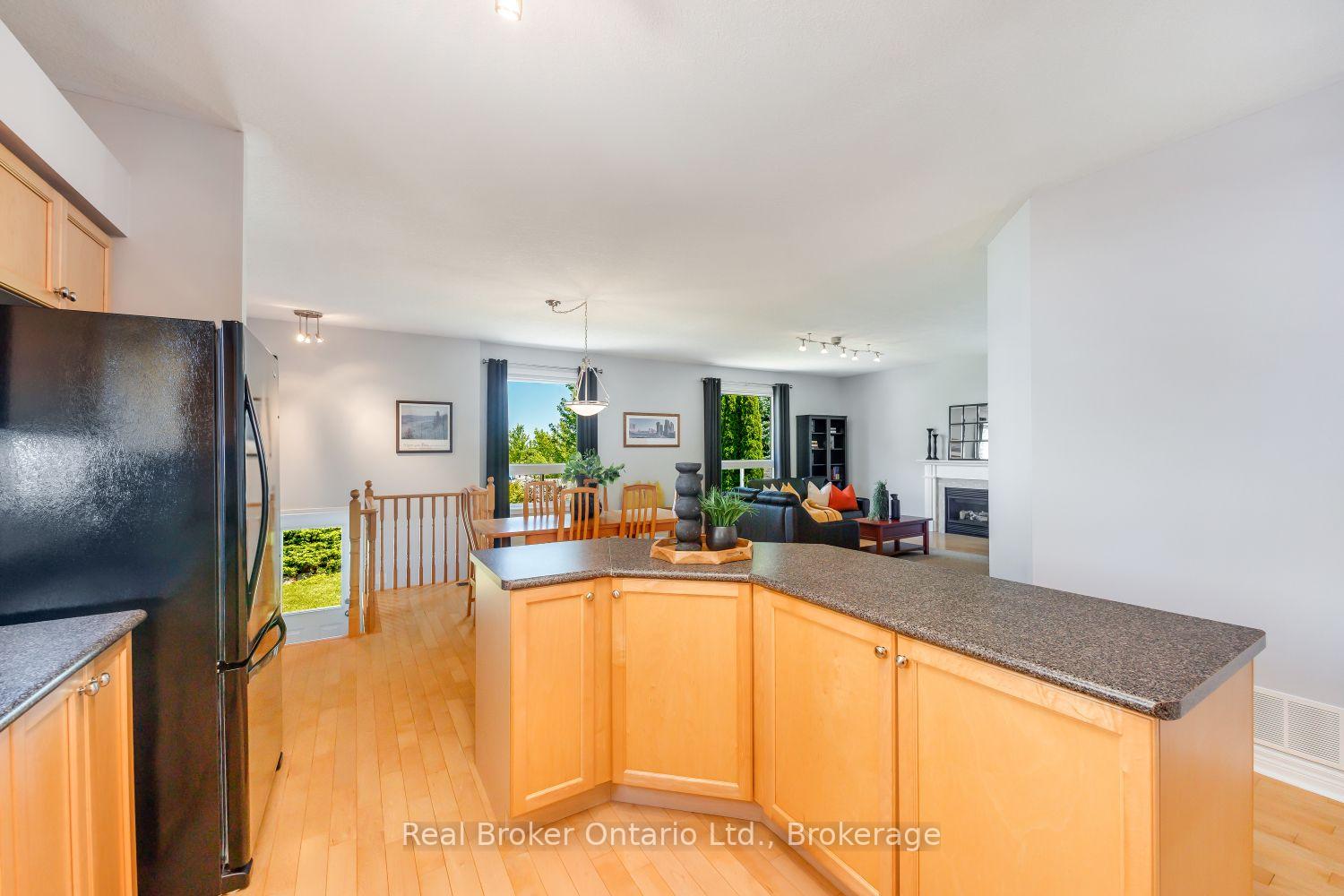 Photo 8 of 35 Argent Street, Clarington, Bowmanville — HOMEH