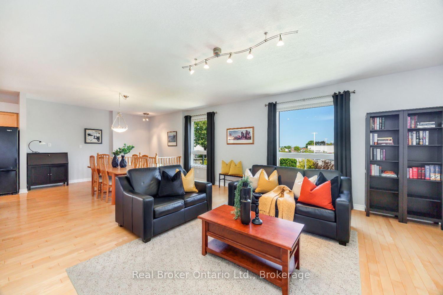 Photo 13 of 35 Argent Street, Clarington, Bowmanville — HOMEH