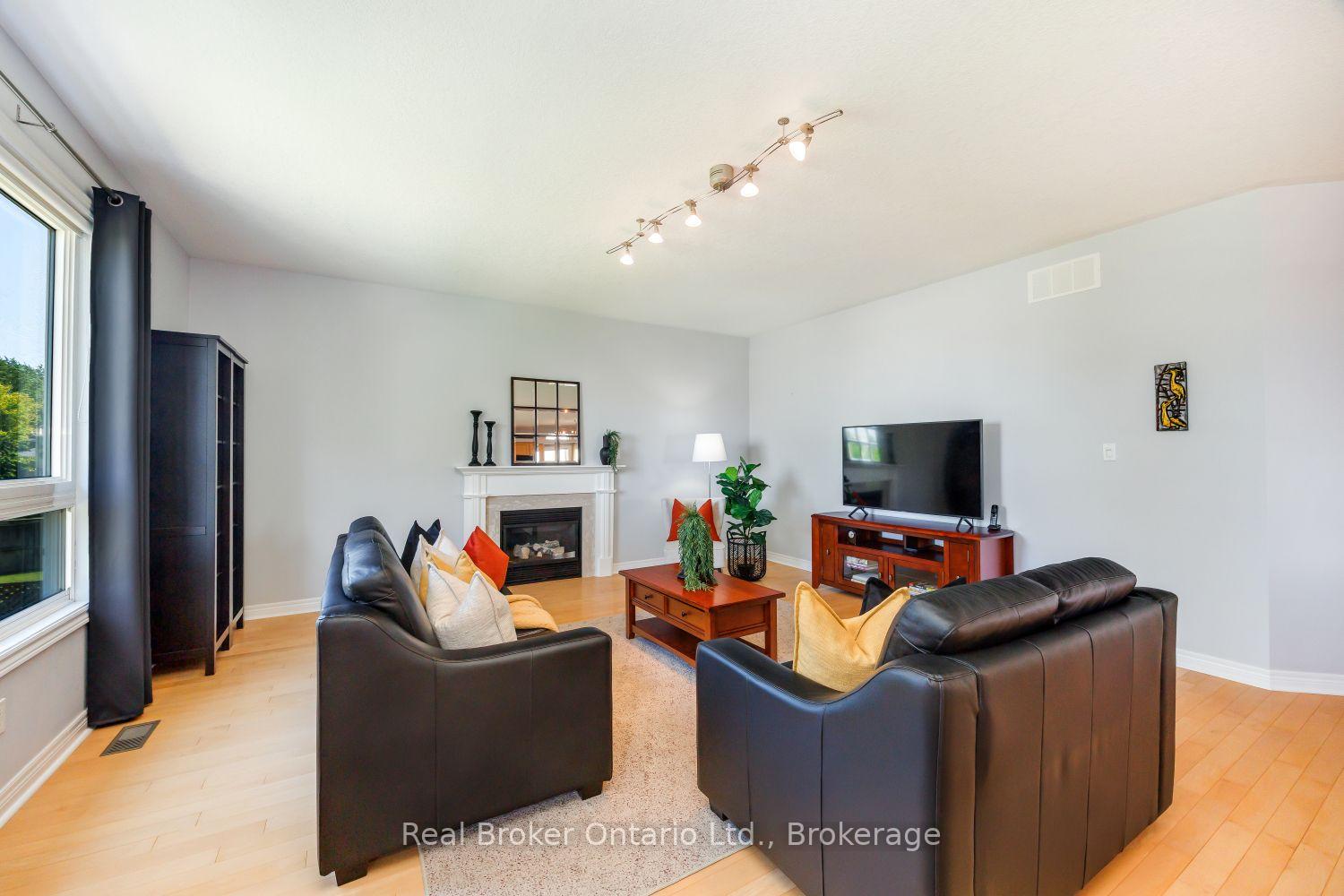 Photo 14 of 35 Argent Street, Clarington, Bowmanville — HOMEH