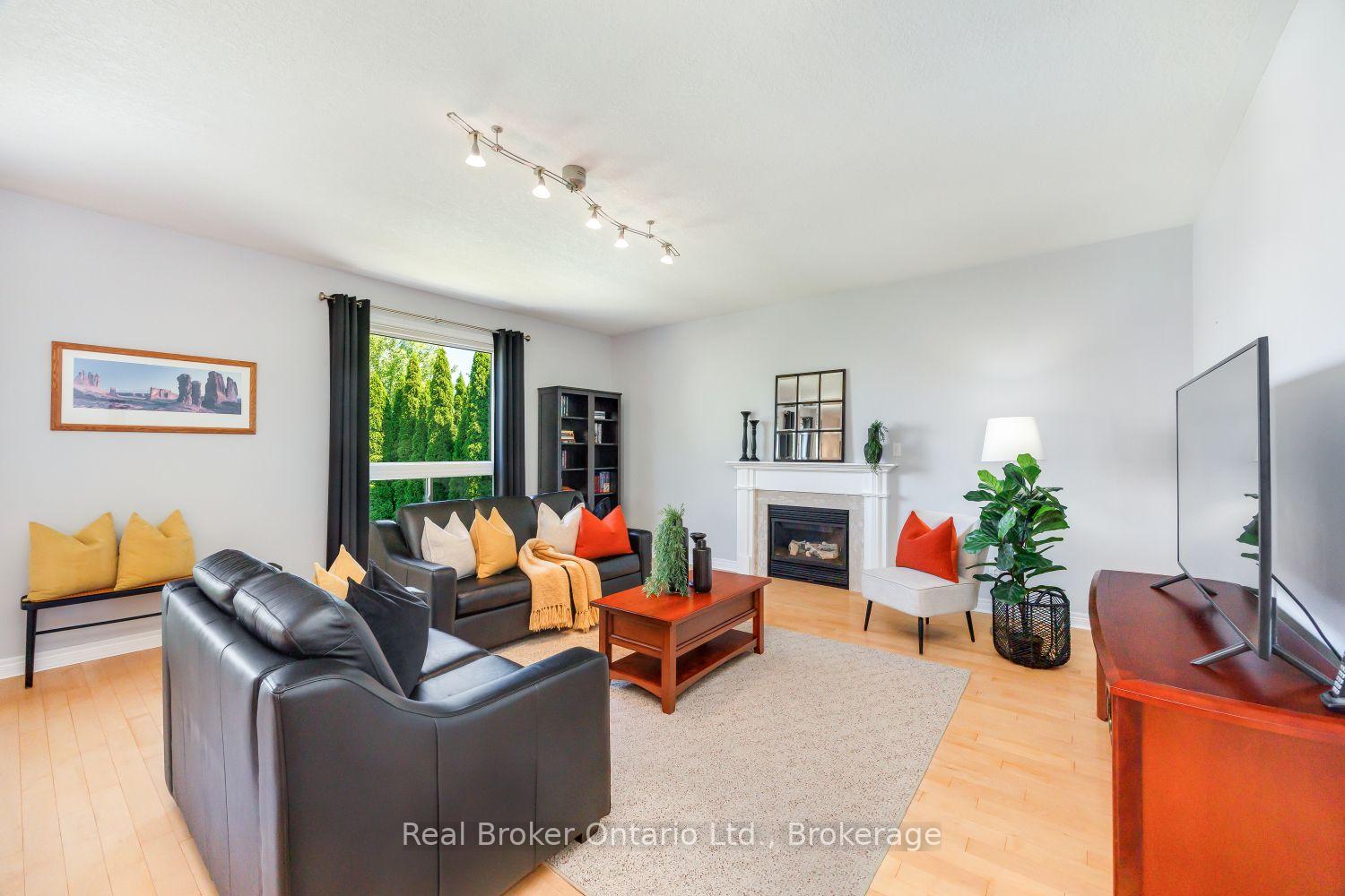 Photo 15 of 35 Argent Street, Clarington, Bowmanville — HOMEH