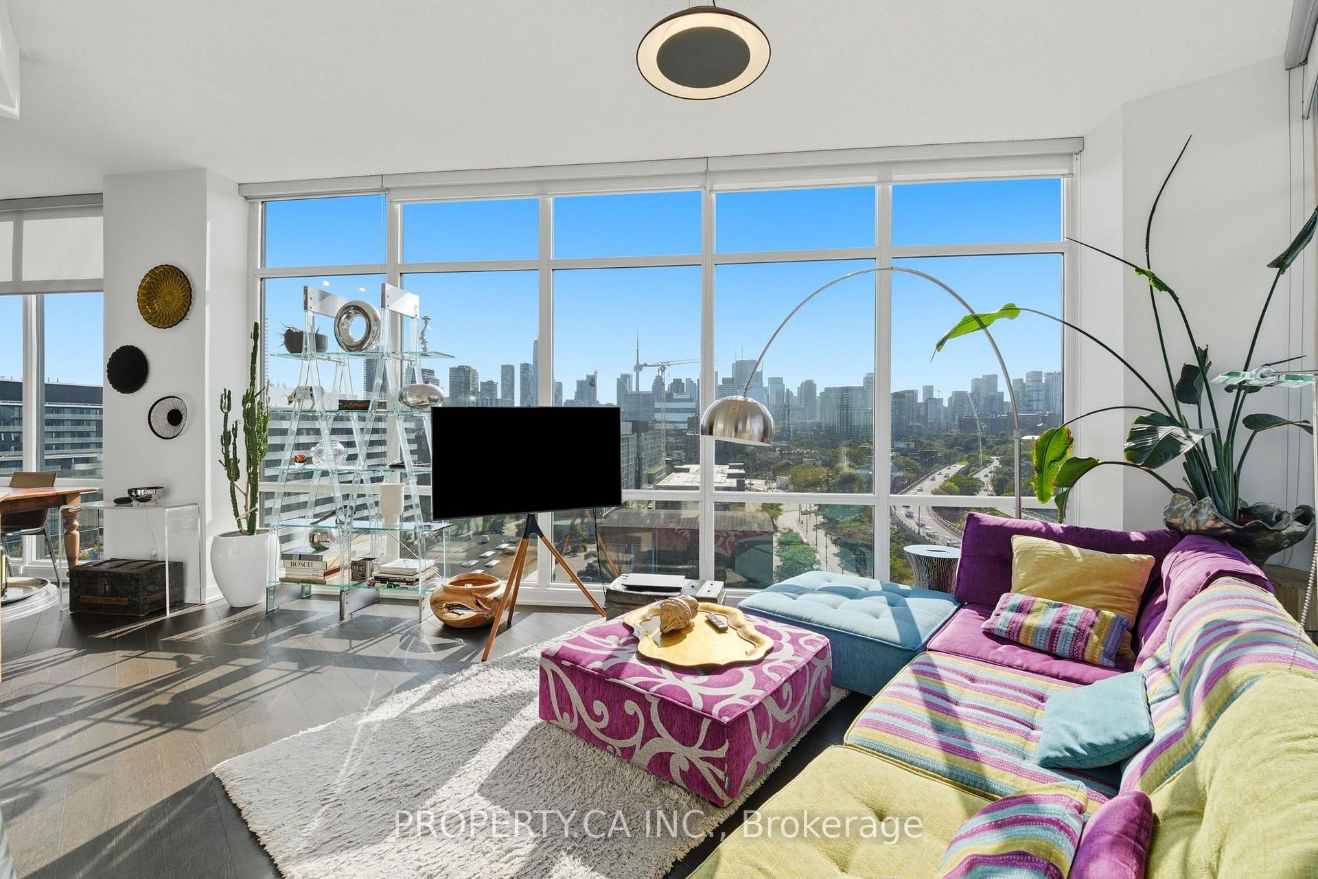 Photo 1 of Unit N-1004, 120 Bayview Avenue, Toronto, Waterfront Communities — HOMEH