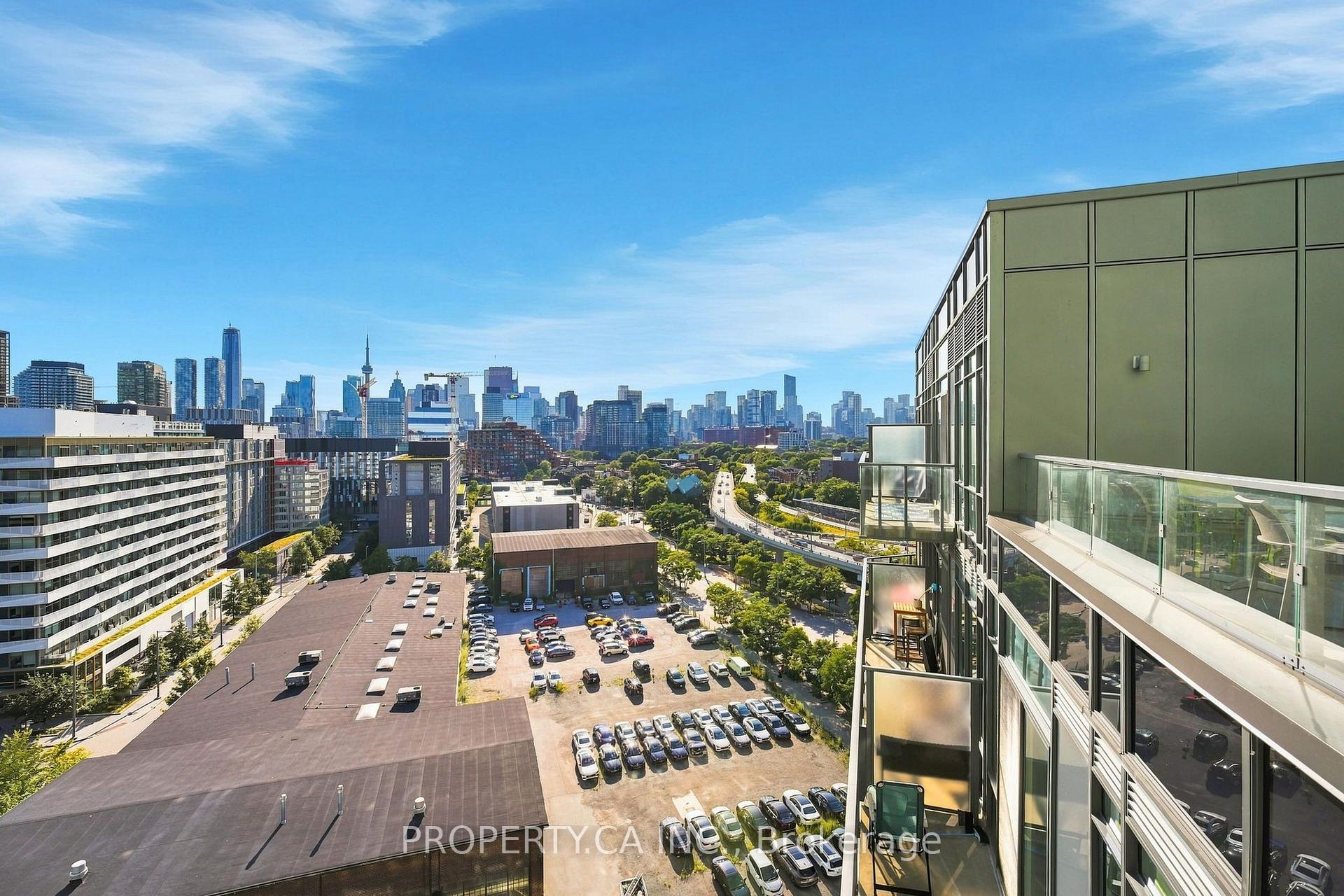 Photo 3 of Unit N-1004, 120 Bayview Avenue, Toronto, Waterfront Communities — HOMEH