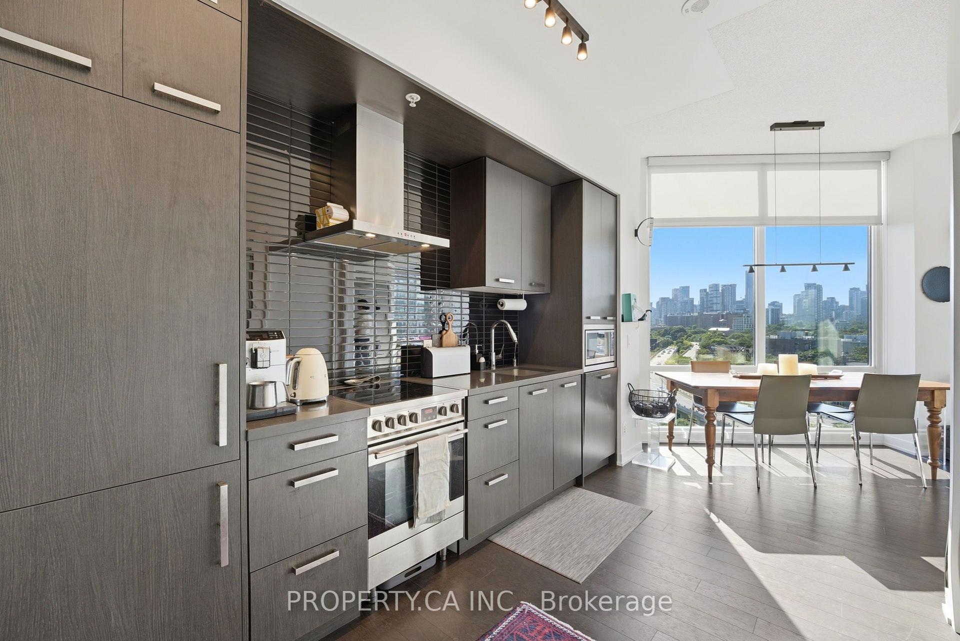 Photo 10 of Unit N-1004, 120 Bayview Avenue, Toronto, Waterfront Communities — HOMEH