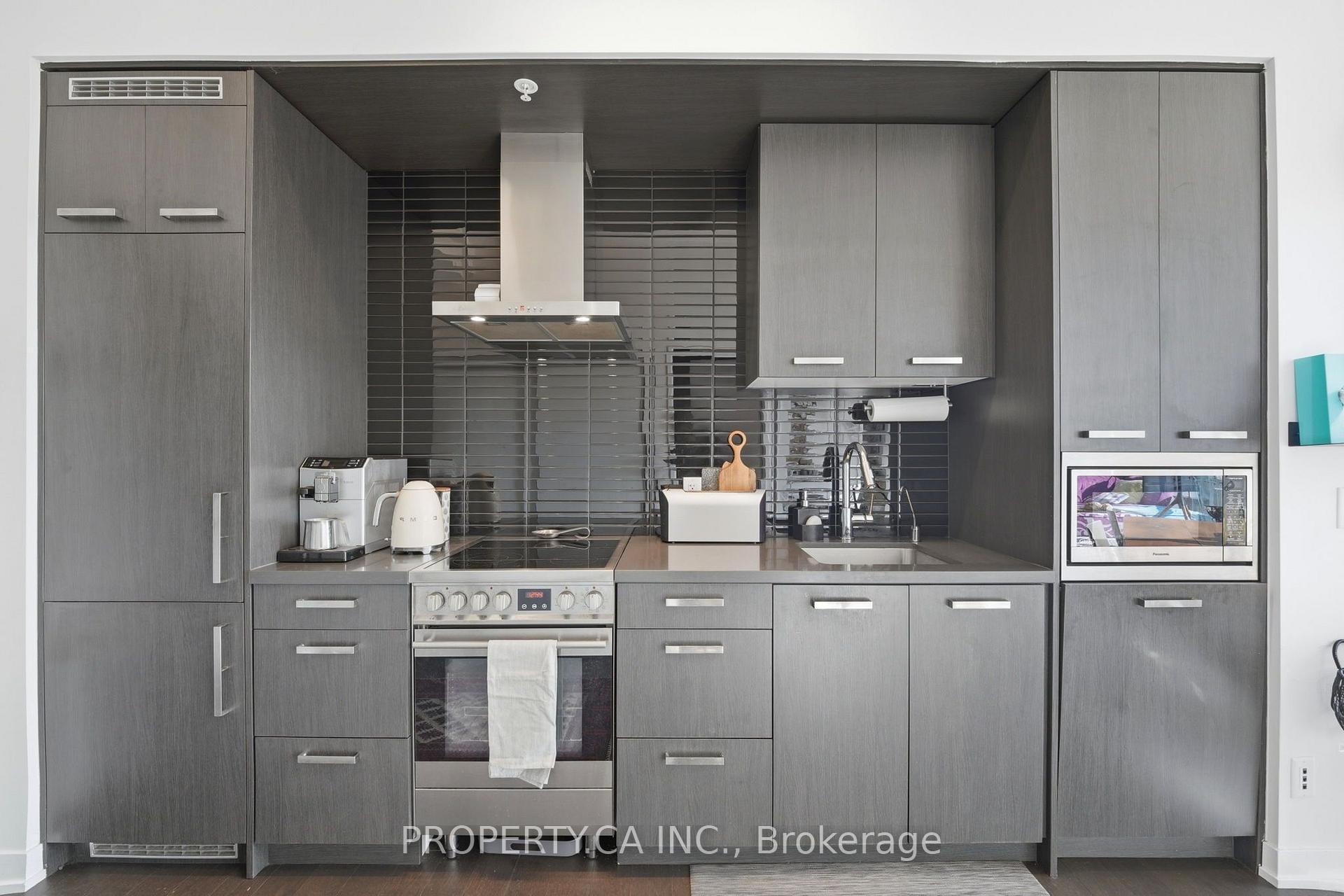 Photo 11 of Unit N-1004, 120 Bayview Avenue, Toronto, Waterfront Communities — HOMEH