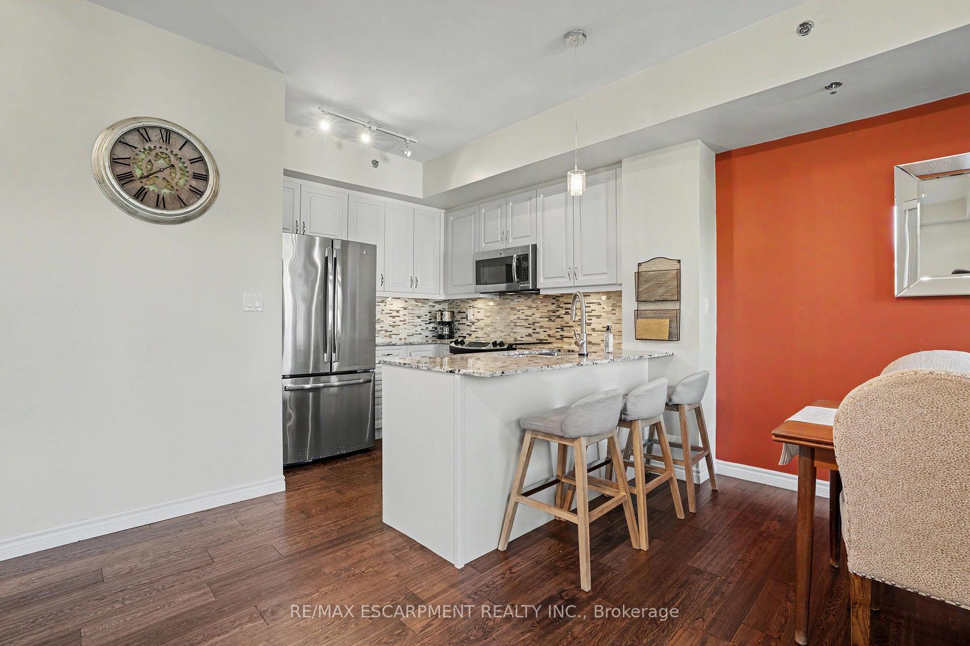Photo 12 of Unit 206, 34 Plains Road E, Burlington, LaSalle — HOMEH