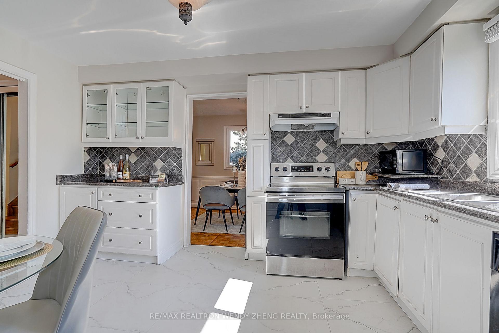 Photo 7 of 118 Henderson Avenue, Markham, Thornhill — HOMEH