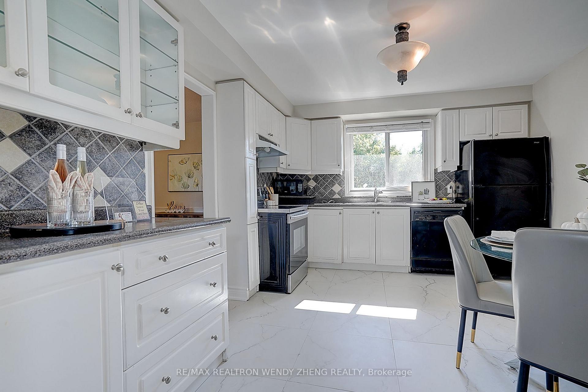 Photo 12 of 118 Henderson Avenue, Markham, Thornhill — HOMEH