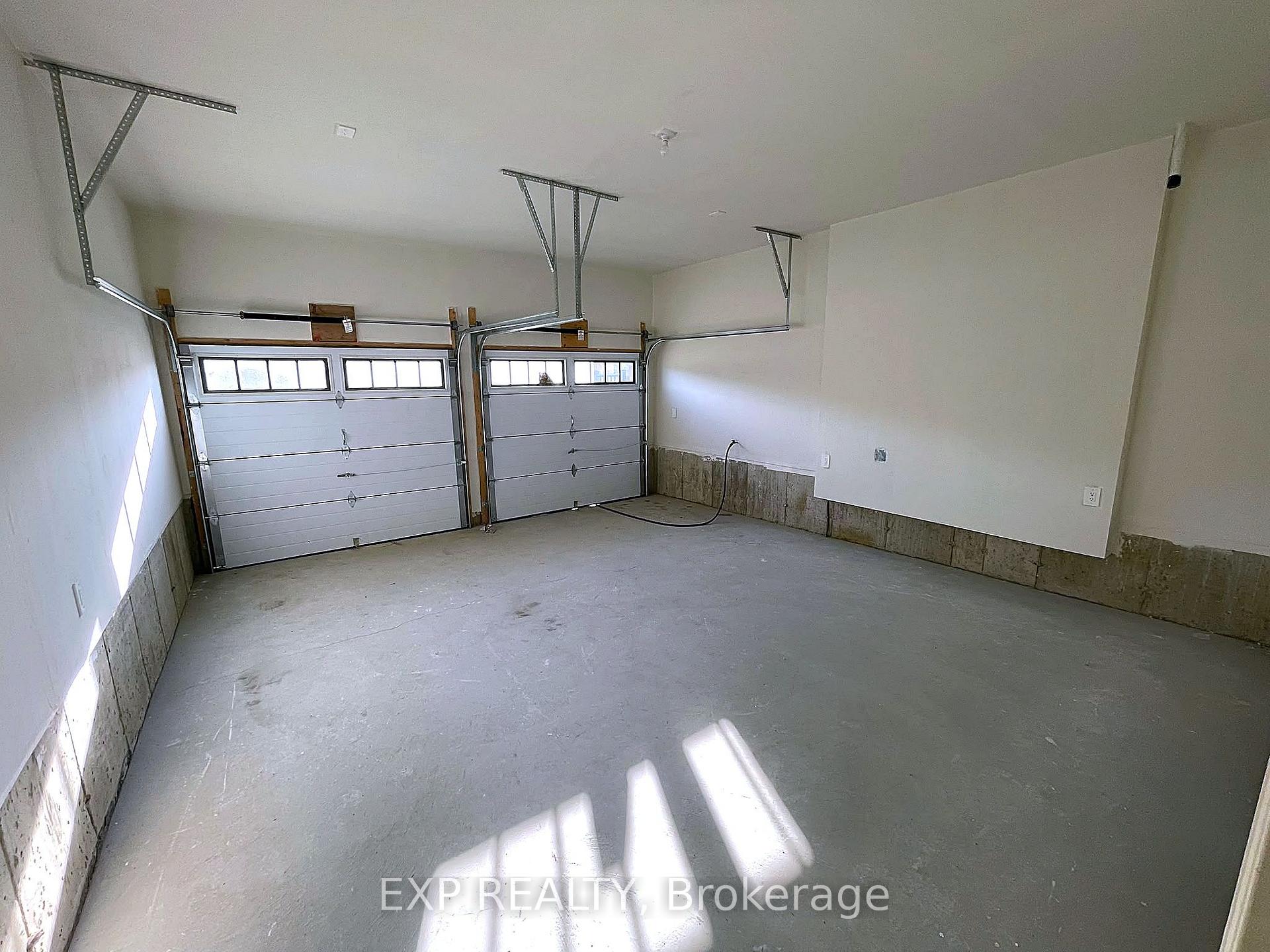 Photo 7 of 62 Donald Cameron Crescent, Clarington, Courtice — HOMEH