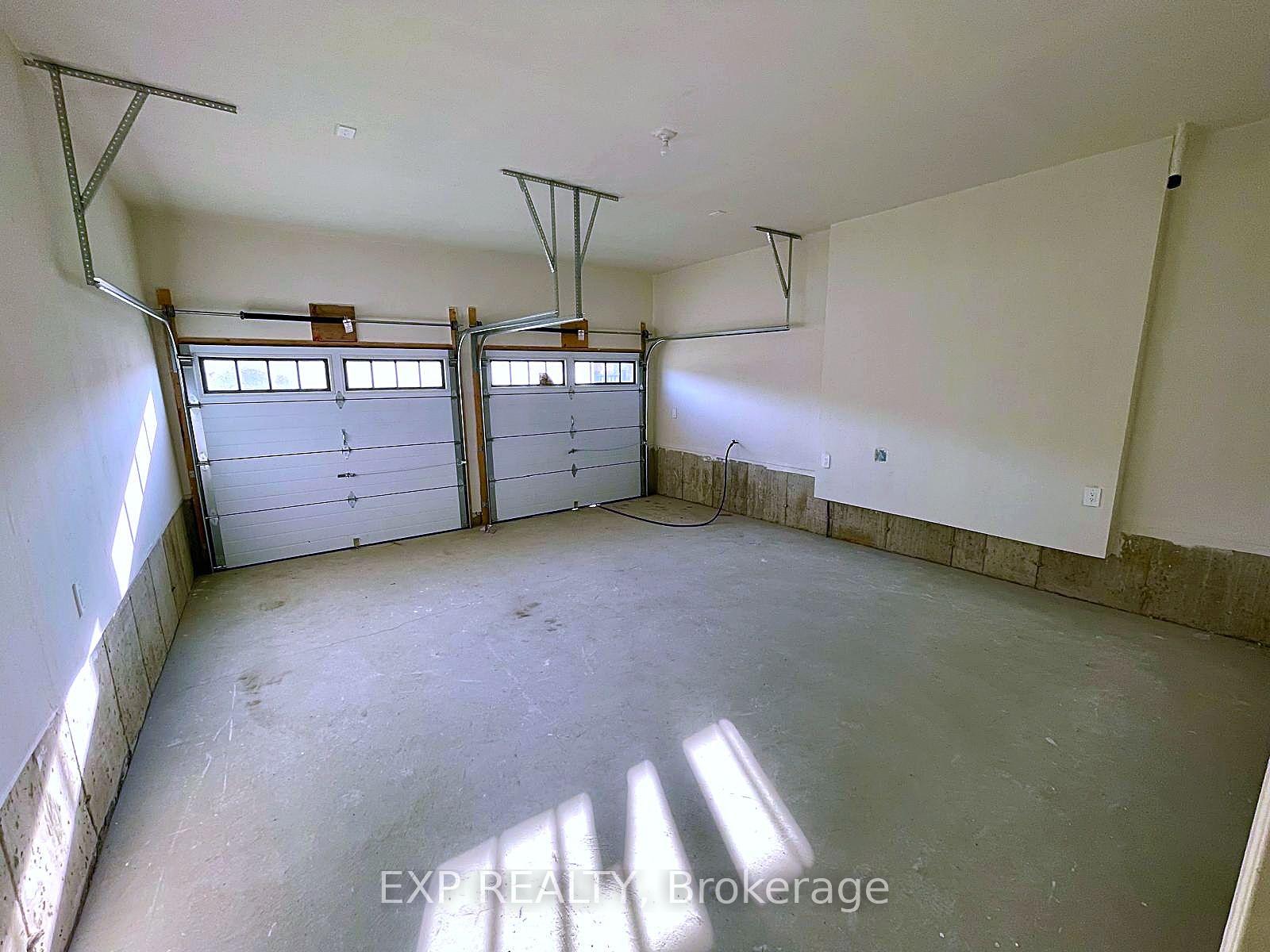 Photo 26 of 62 Donald Cameron Crescent, Clarington, Courtice — HOMEH
