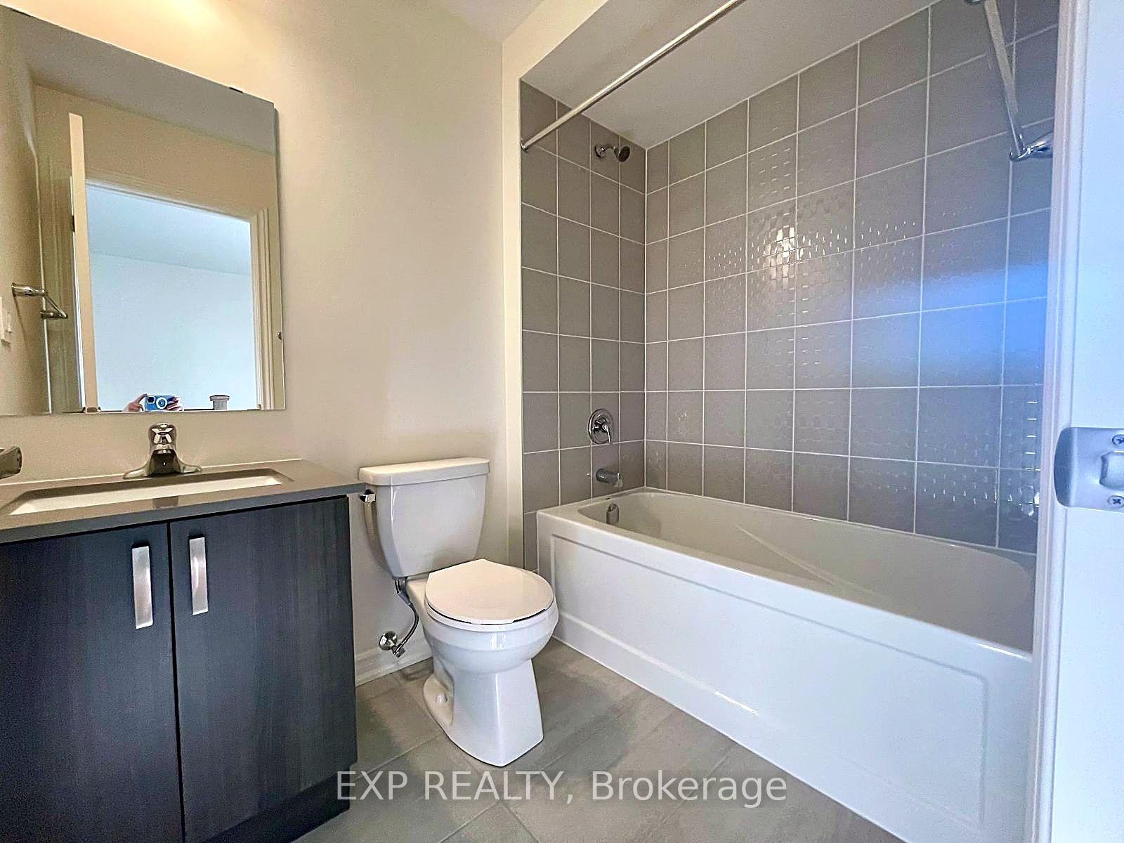 Photo 32 of 62 Donald Cameron Crescent, Clarington, Courtice — HOMEH
