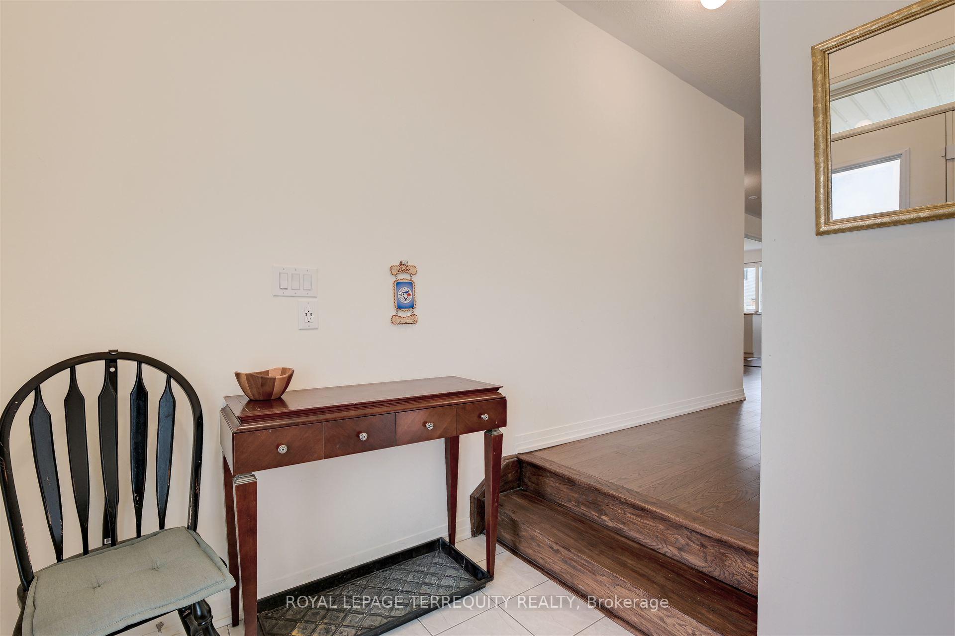 Photo 5 of 137 East Shore Drive, Clarington, Bowmanville — HOMEH