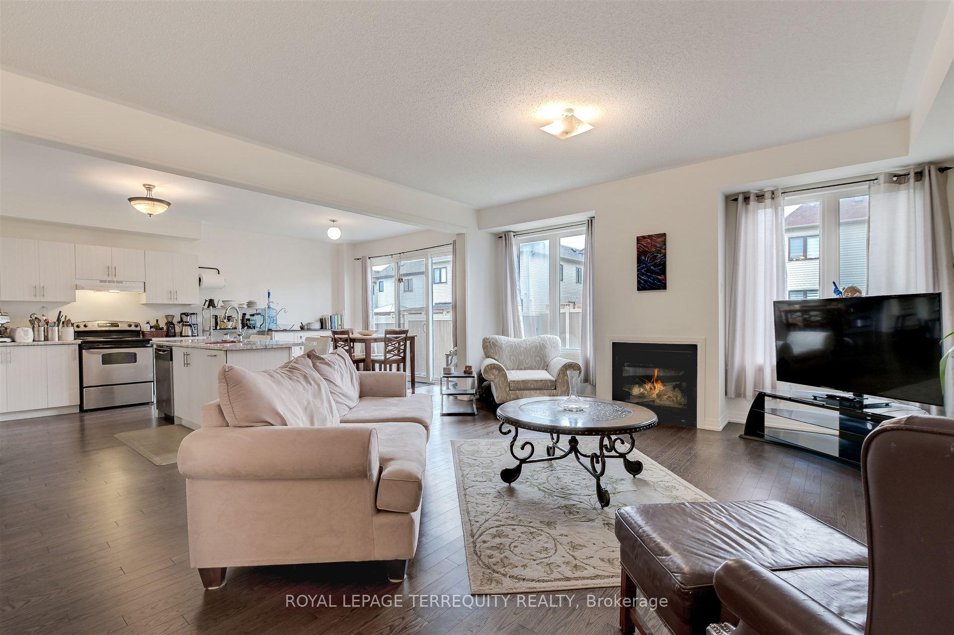 Photo 6 of 137 East Shore Drive, Clarington, Bowmanville — HOMEH