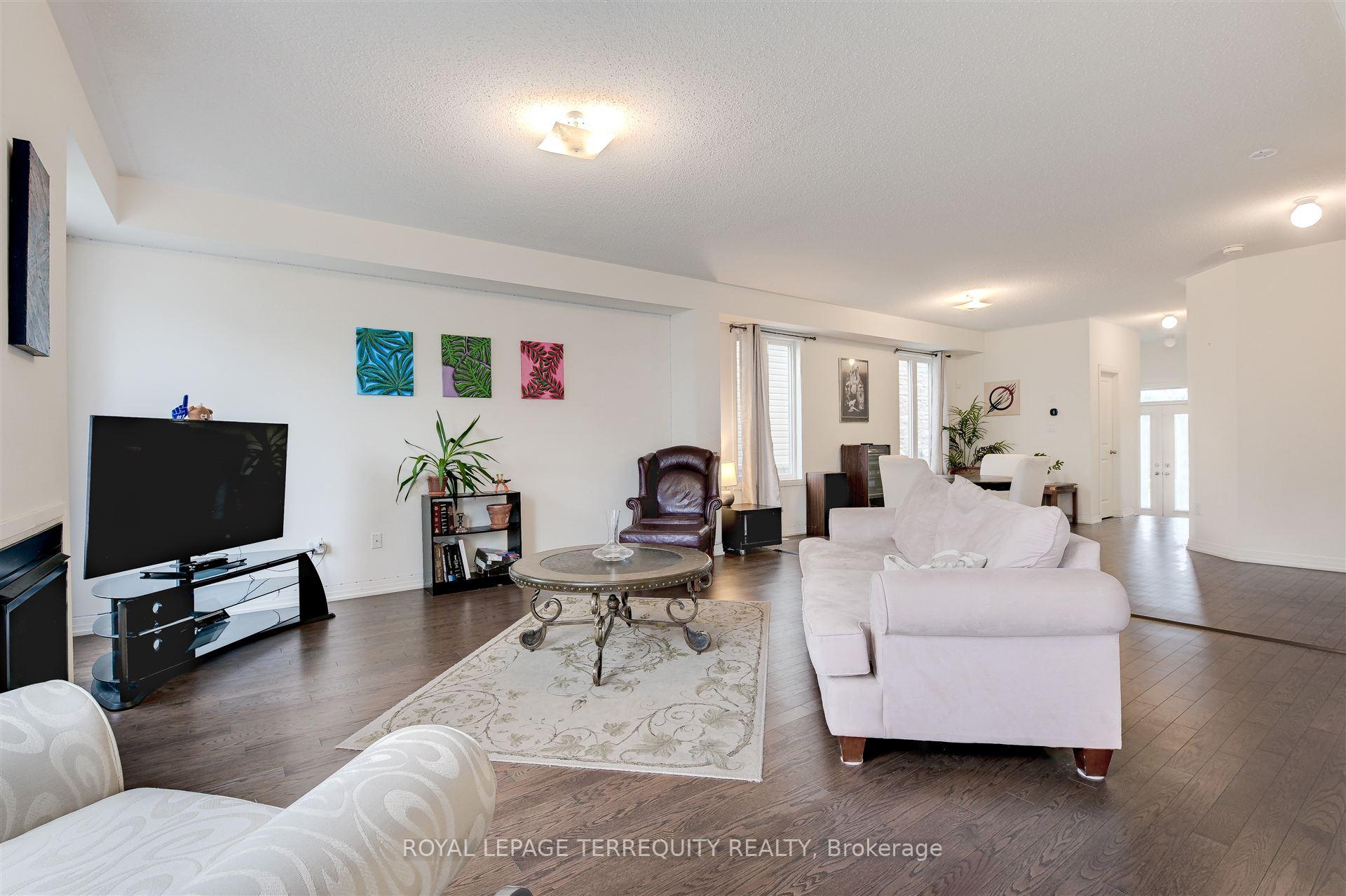 Photo 7 of 137 East Shore Drive, Clarington, Bowmanville — HOMEH