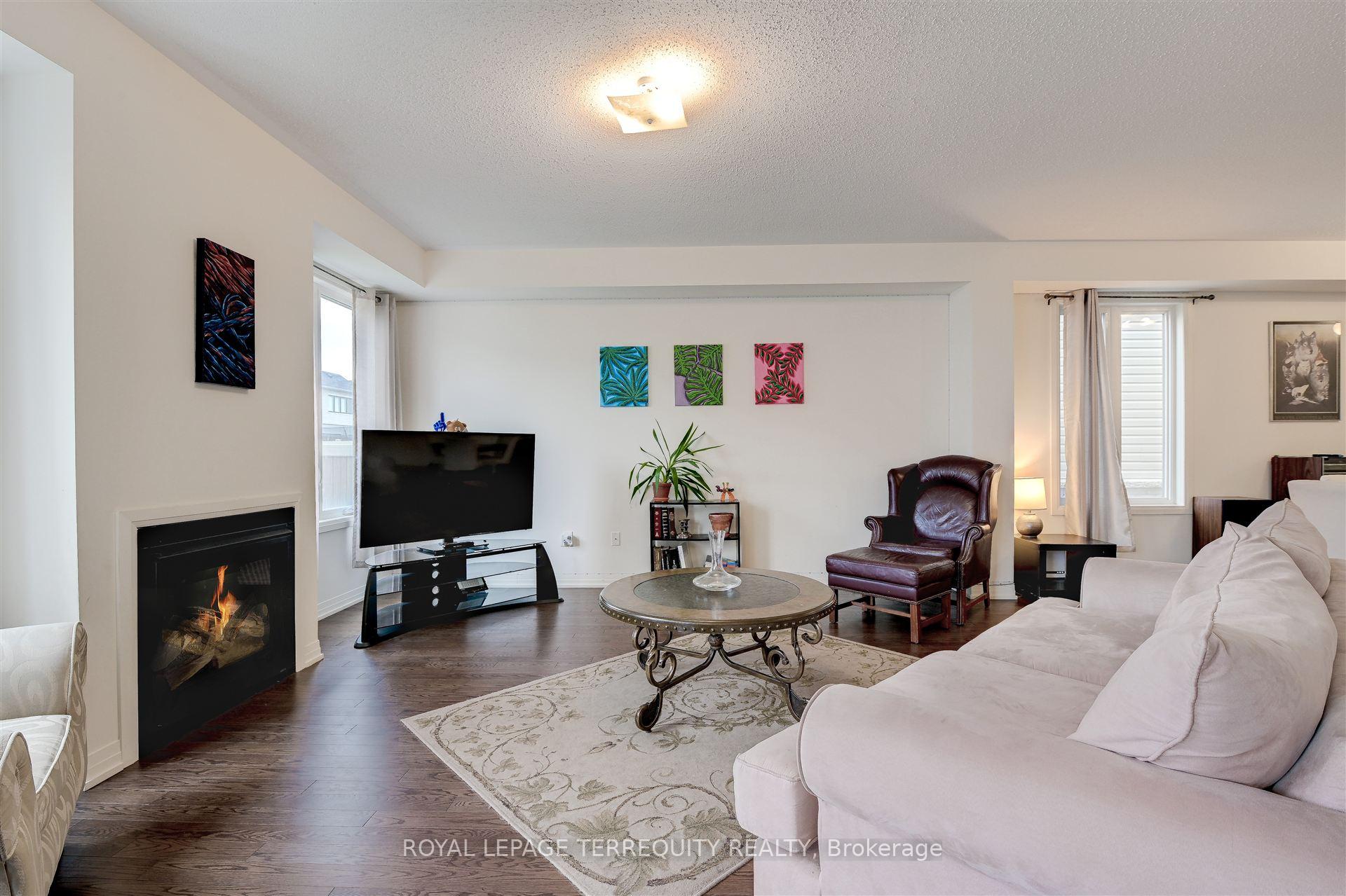 Photo 8 of 137 East Shore Drive, Clarington, Bowmanville — HOMEH