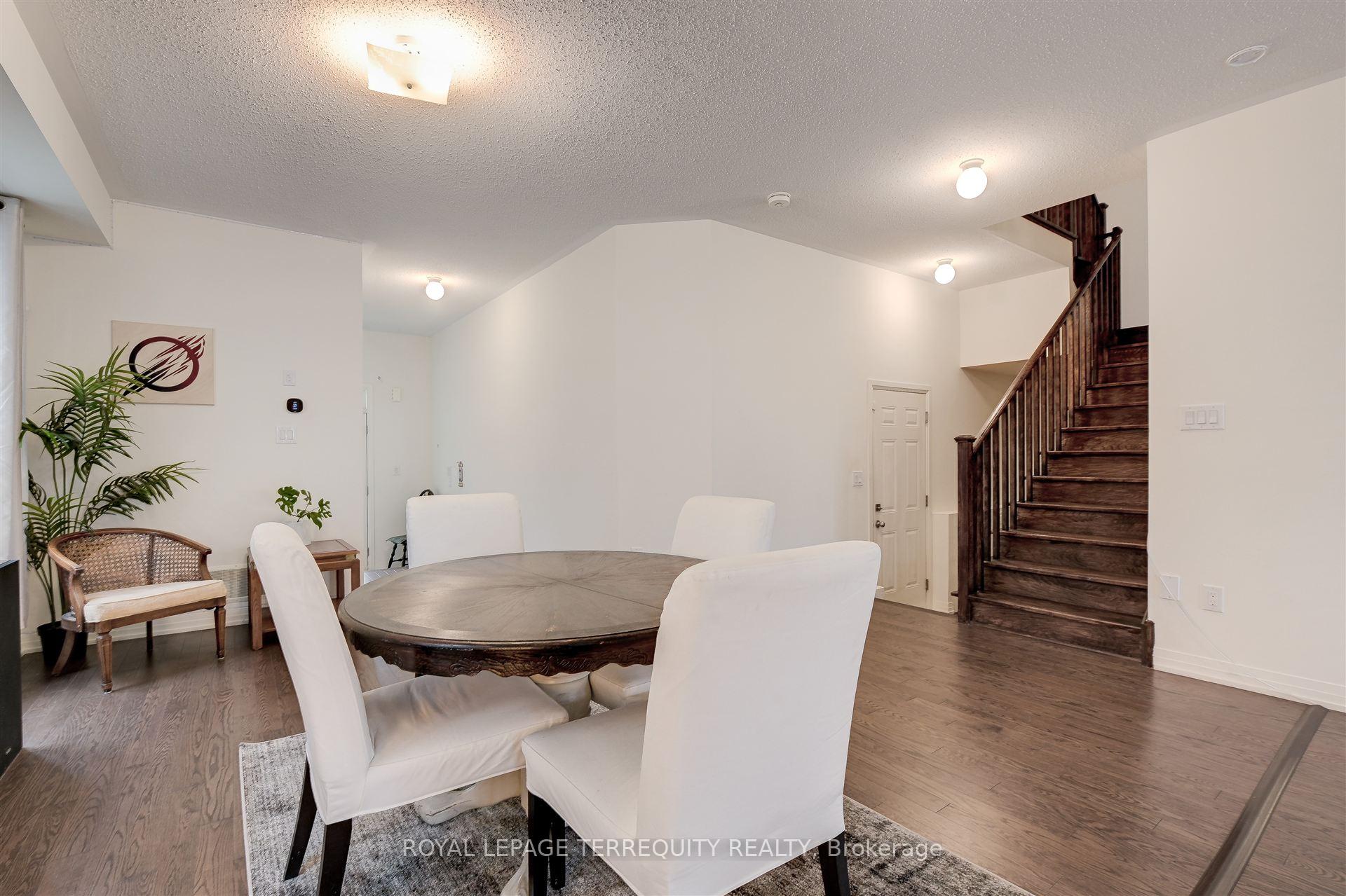 Photo 11 of 137 East Shore Drive, Clarington, Bowmanville — HOMEH