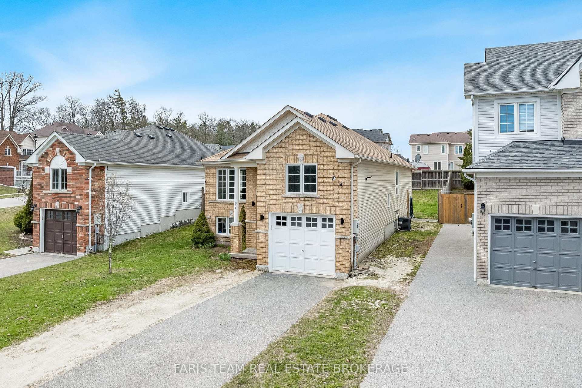 Photo 3 of 92 Wesley Avenue, Wasaga Beach — HOMEH
