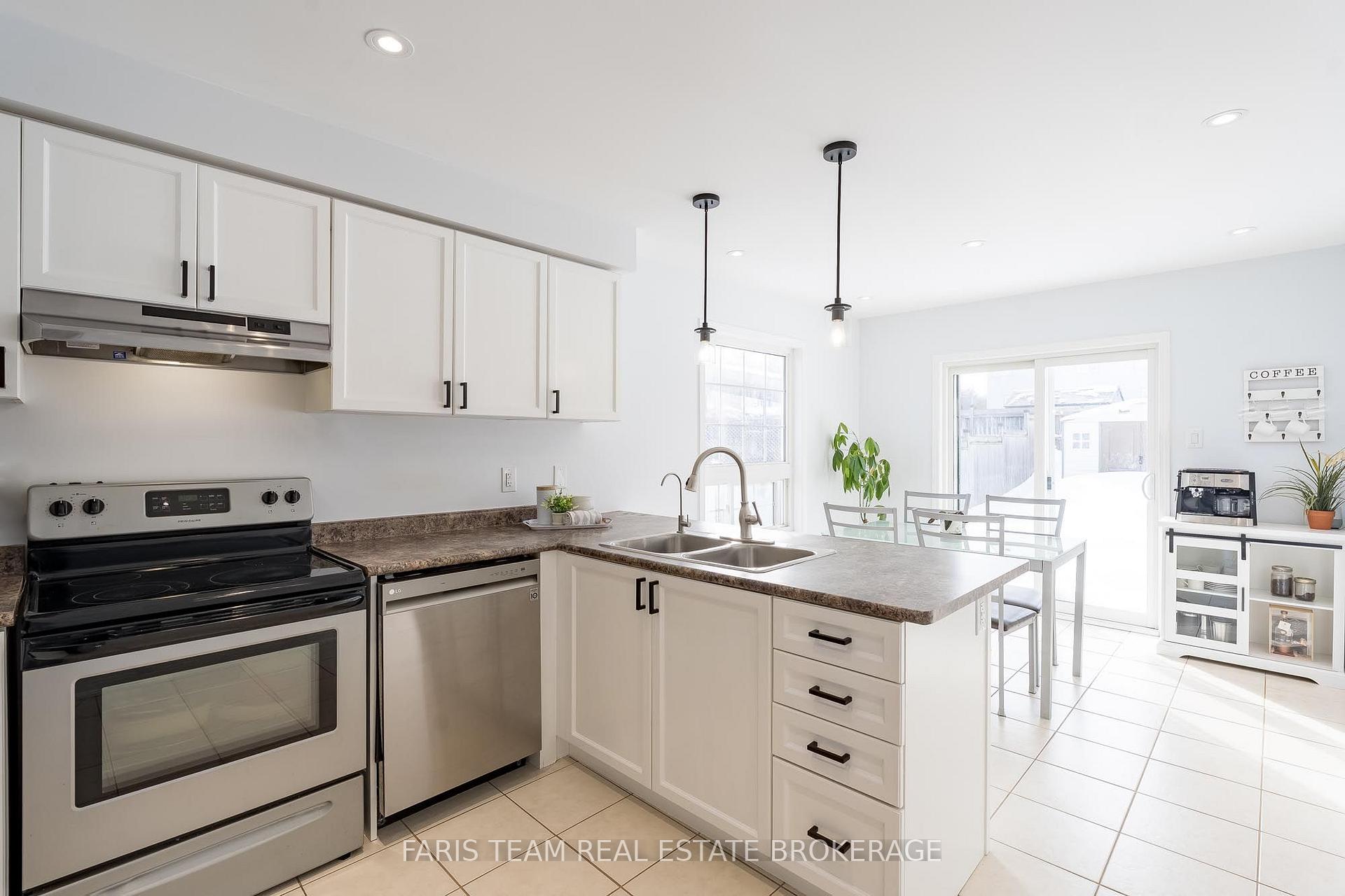 Photo 6 of 92 Wesley Avenue, Wasaga Beach — HOMEH