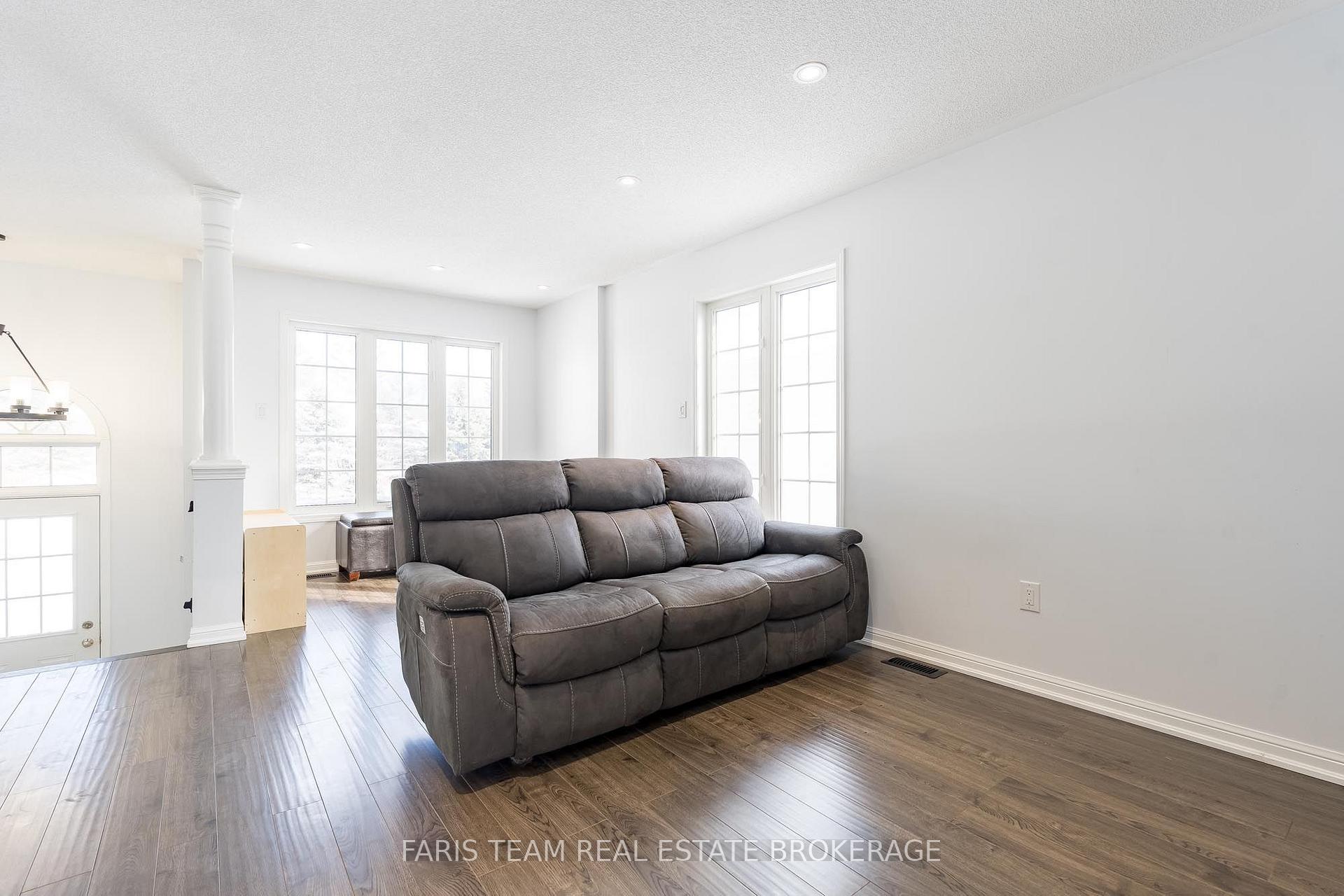 Photo 11 of 92 Wesley Avenue, Wasaga Beach — HOMEH