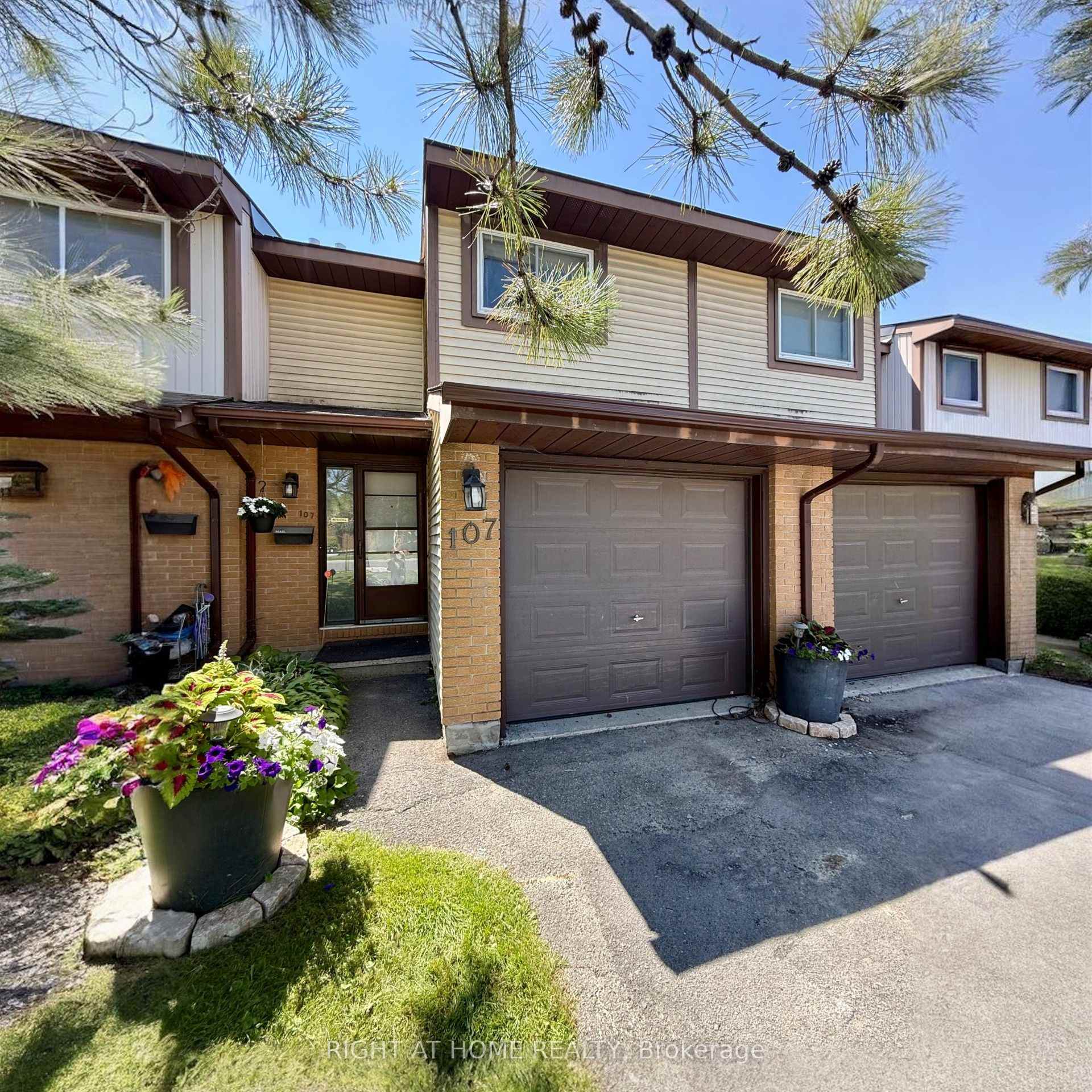 Photo 3 of 107 Castlefrank Road, Ottawa, Kanata - Glencairn/Hazeldean — HOMEH