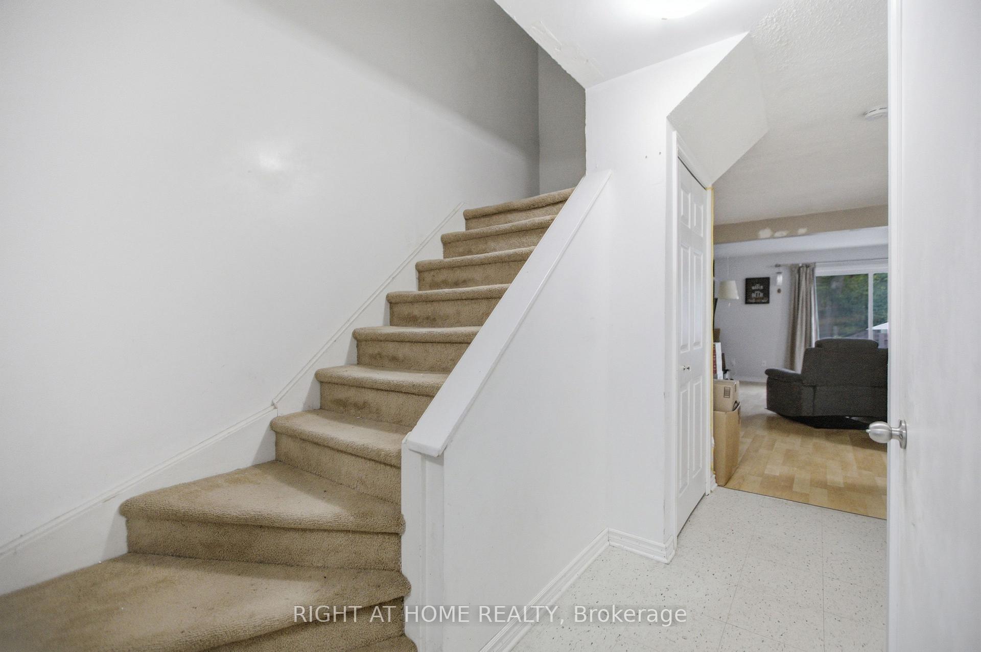 Photo 5 of 107 Castlefrank Road, Ottawa, Kanata - Glencairn/Hazeldean — HOMEH
