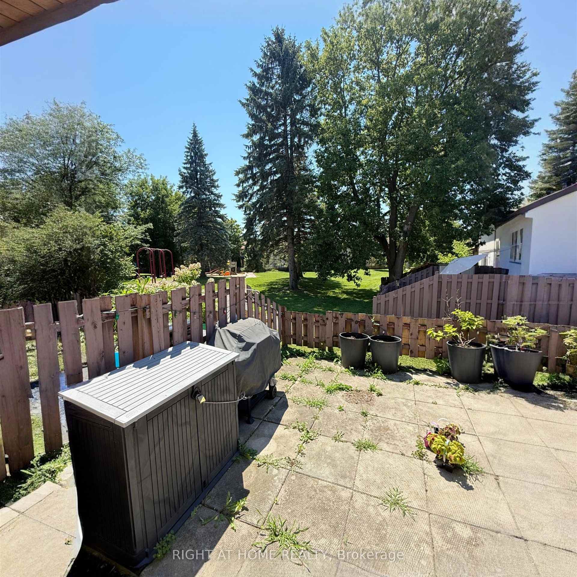 Photo 26 of 107 Castlefrank Road, Ottawa, Kanata - Glencairn/Hazeldean — HOMEH