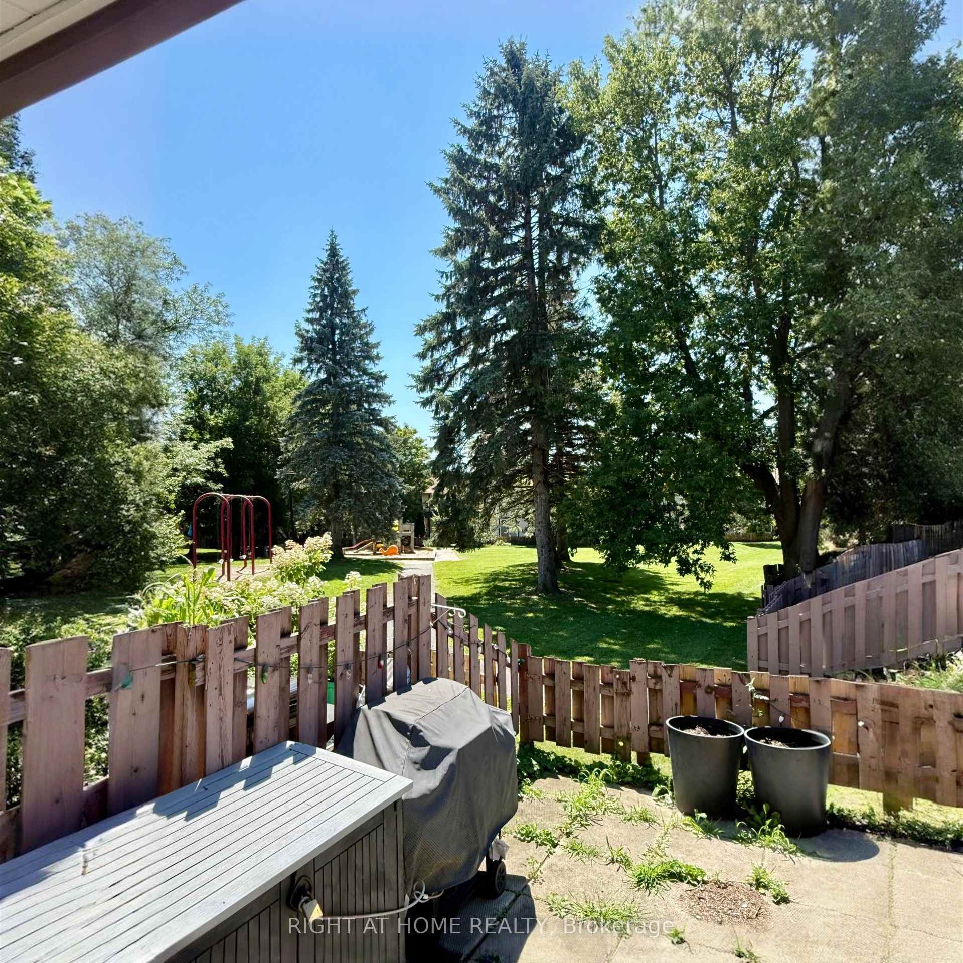 Photo 27 of 107 Castlefrank Road, Ottawa, Kanata - Glencairn/Hazeldean — HOMEH