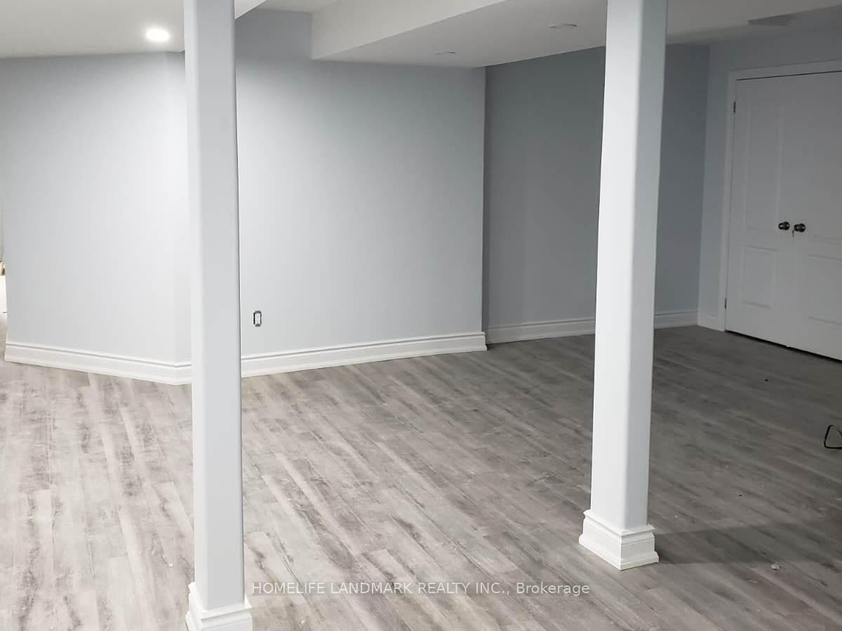 Photo 4 of 24 Oranmore Crescent, Brampton, Credit Valley — HOMEH