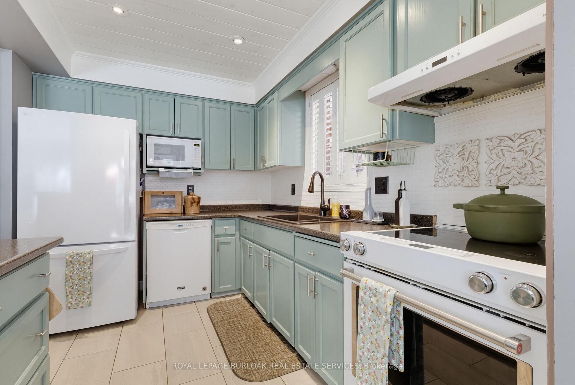 Photo 10 of 46 Chelsea Crescent, Hamilton, Stoney Creek — HOMEH