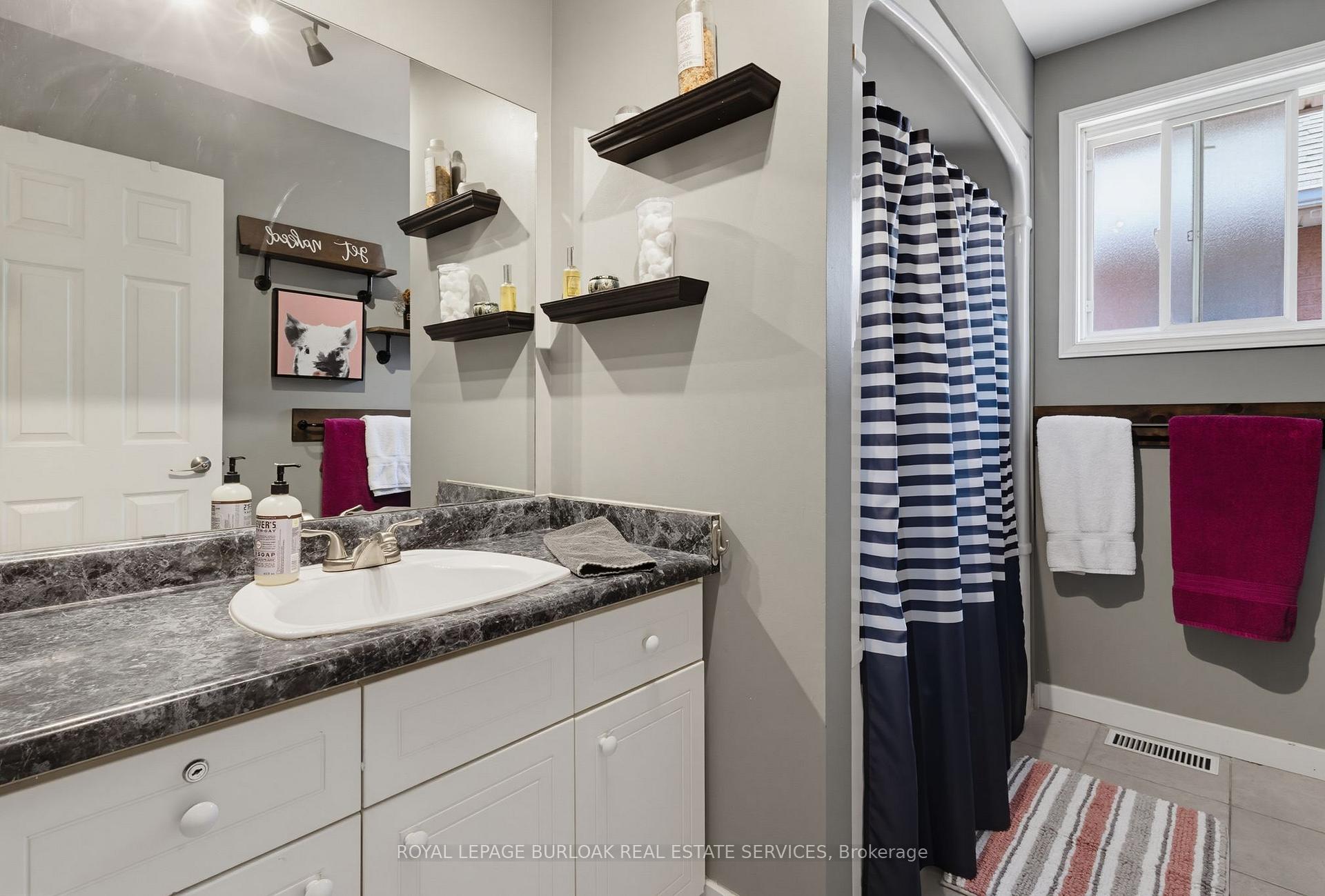 Photo 25 of 46 Chelsea Crescent, Hamilton, Stoney Creek — HOMEH