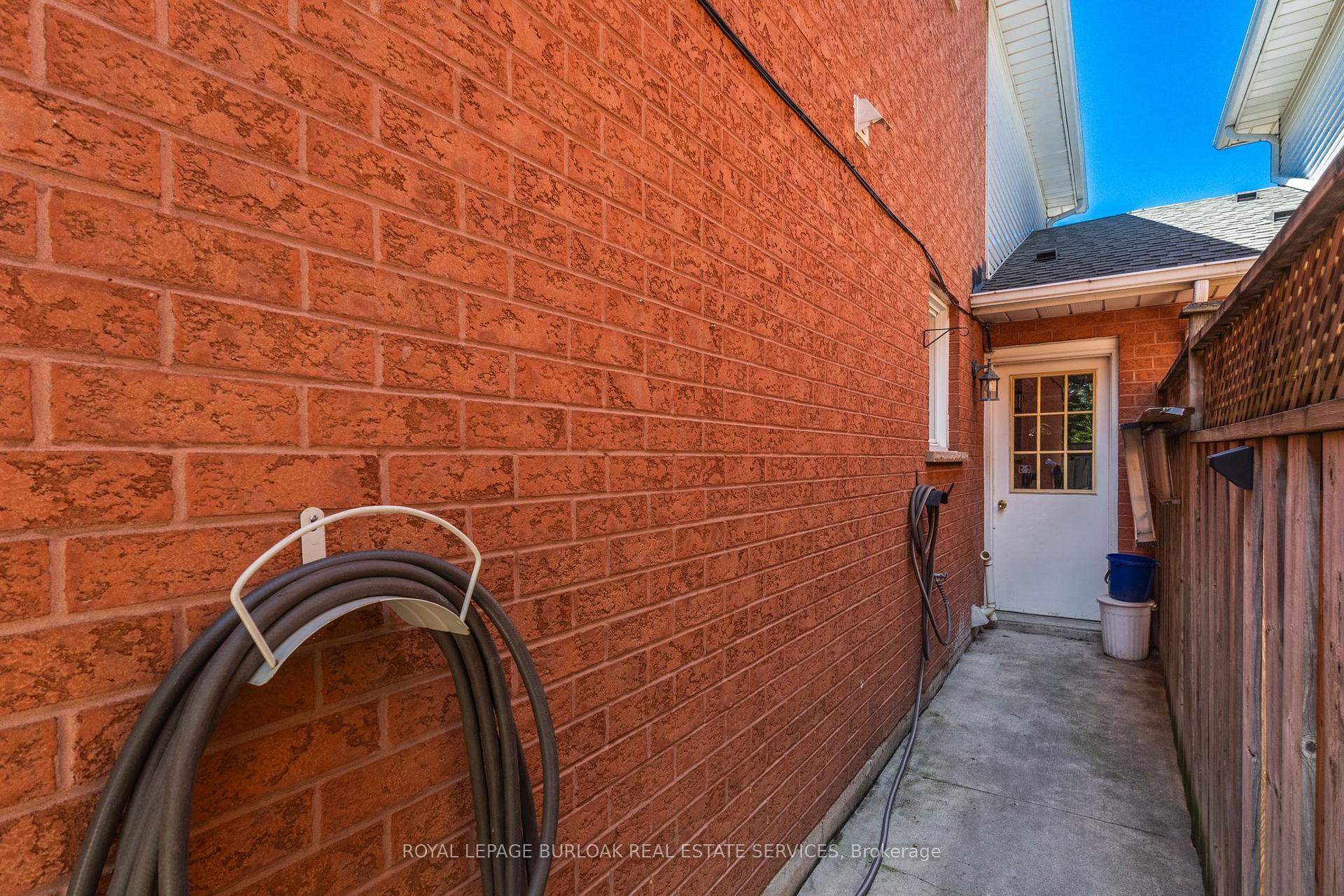 Photo 33 of 46 Chelsea Crescent, Hamilton, Stoney Creek — HOMEH