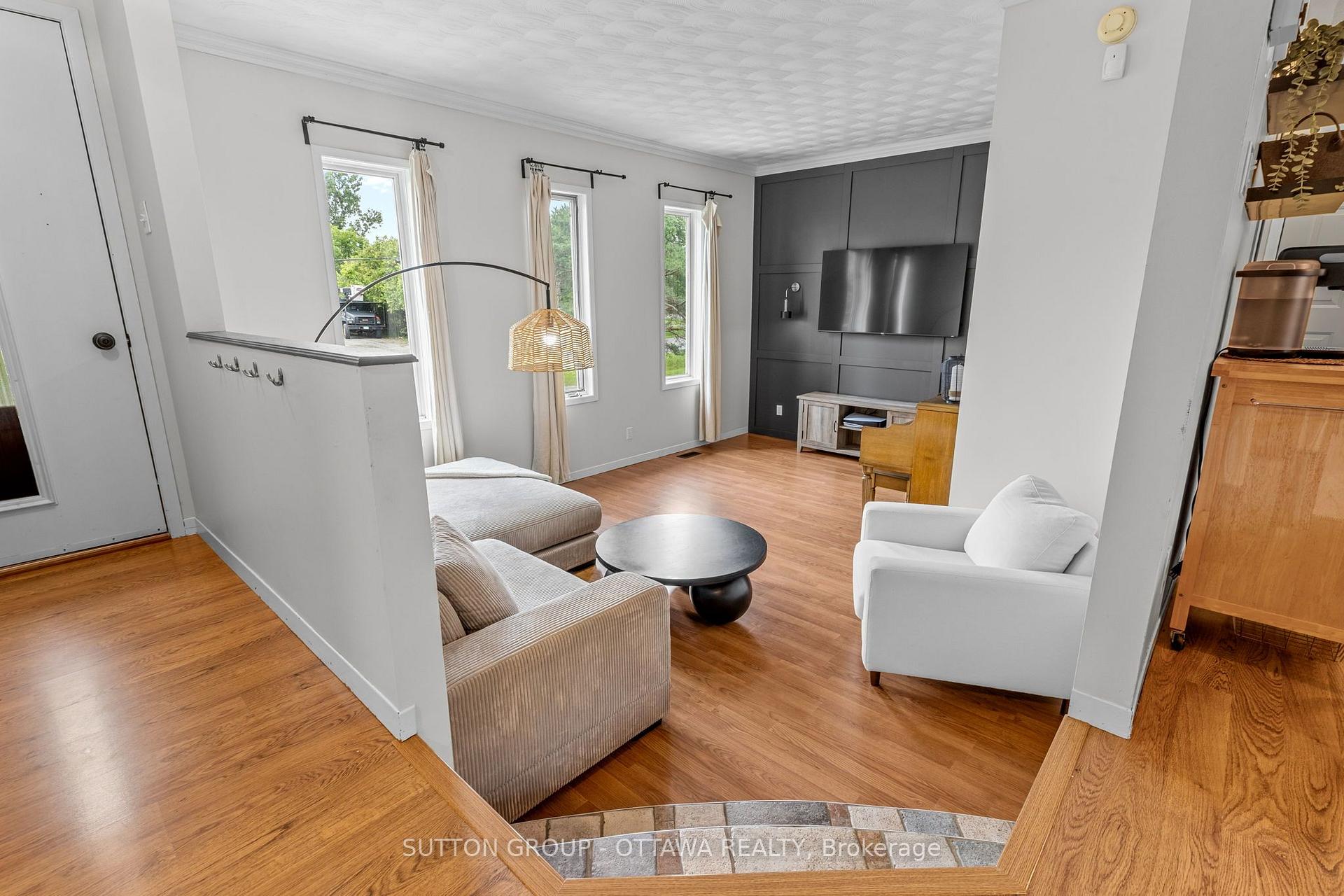 Photo 3 of 8097 Laurie Lane, Ottawa, Metcalfe — HOMEH