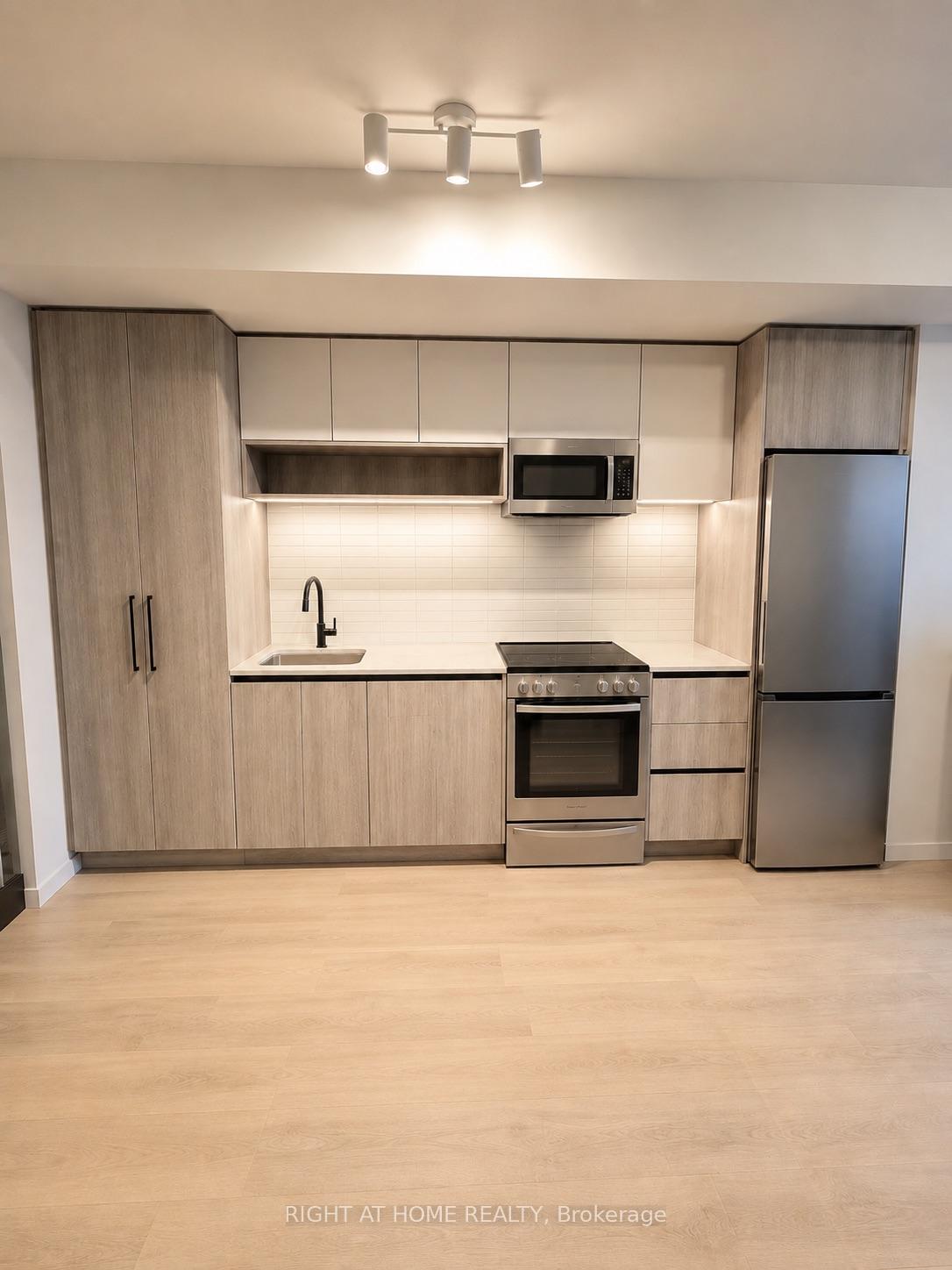 Photo 4 of Unit 616, 181 Sterling Road, Toronto, Dufferin Grove — HOMEH