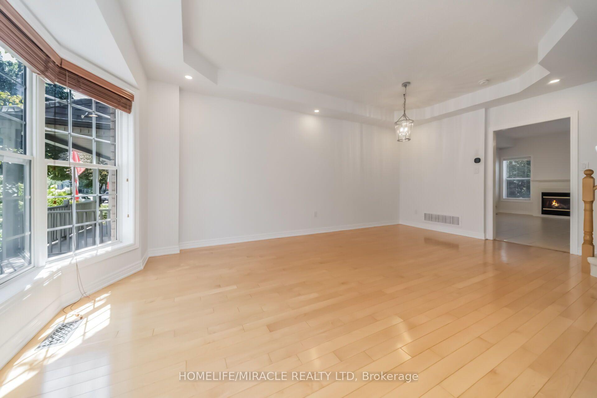Photo 6 of 257 Gatwick Drive, Oakville, River Oaks — HOMEH