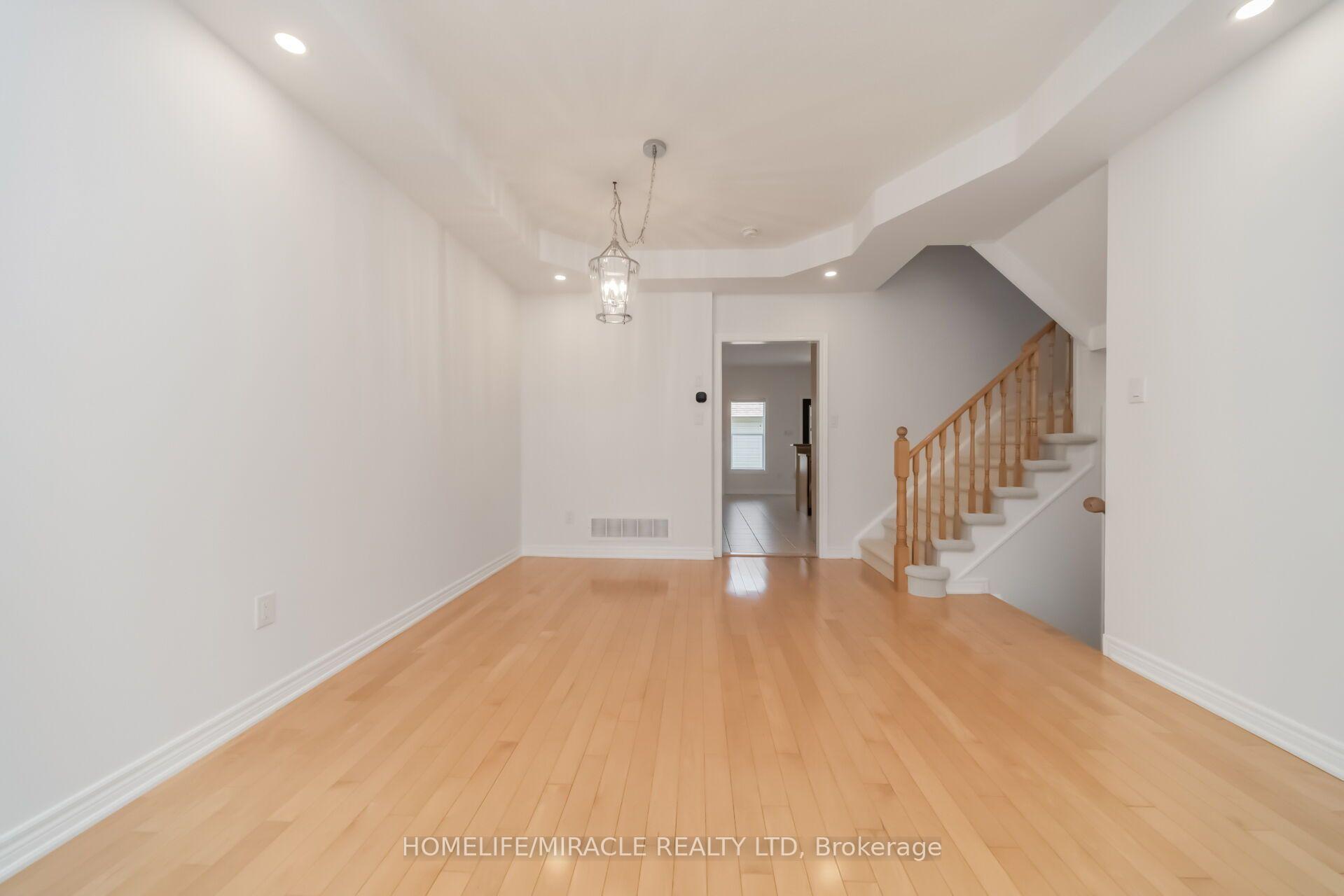 Photo 7 of 257 Gatwick Drive, Oakville, River Oaks — HOMEH