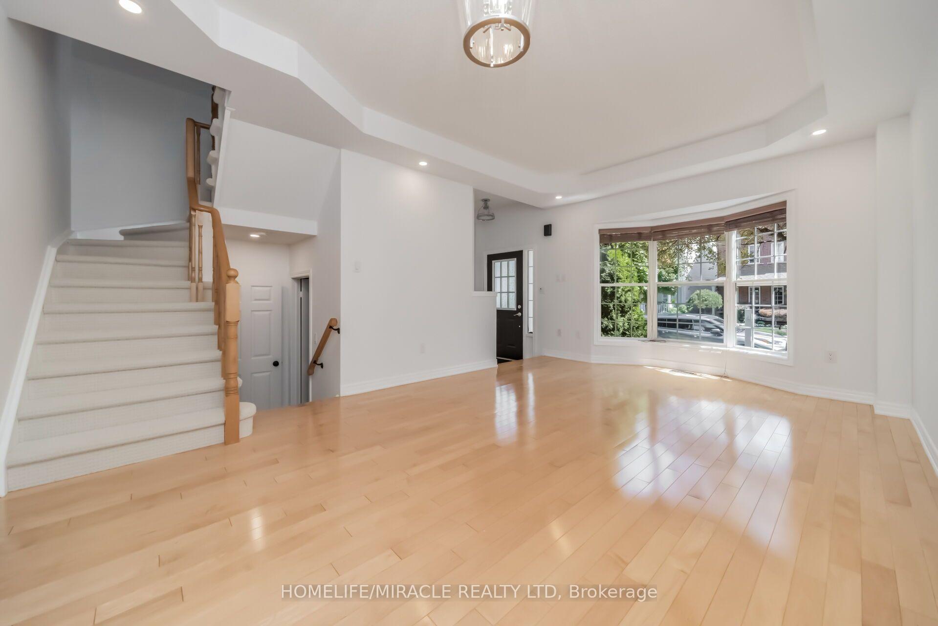 Photo 8 of 257 Gatwick Drive, Oakville, River Oaks — HOMEH