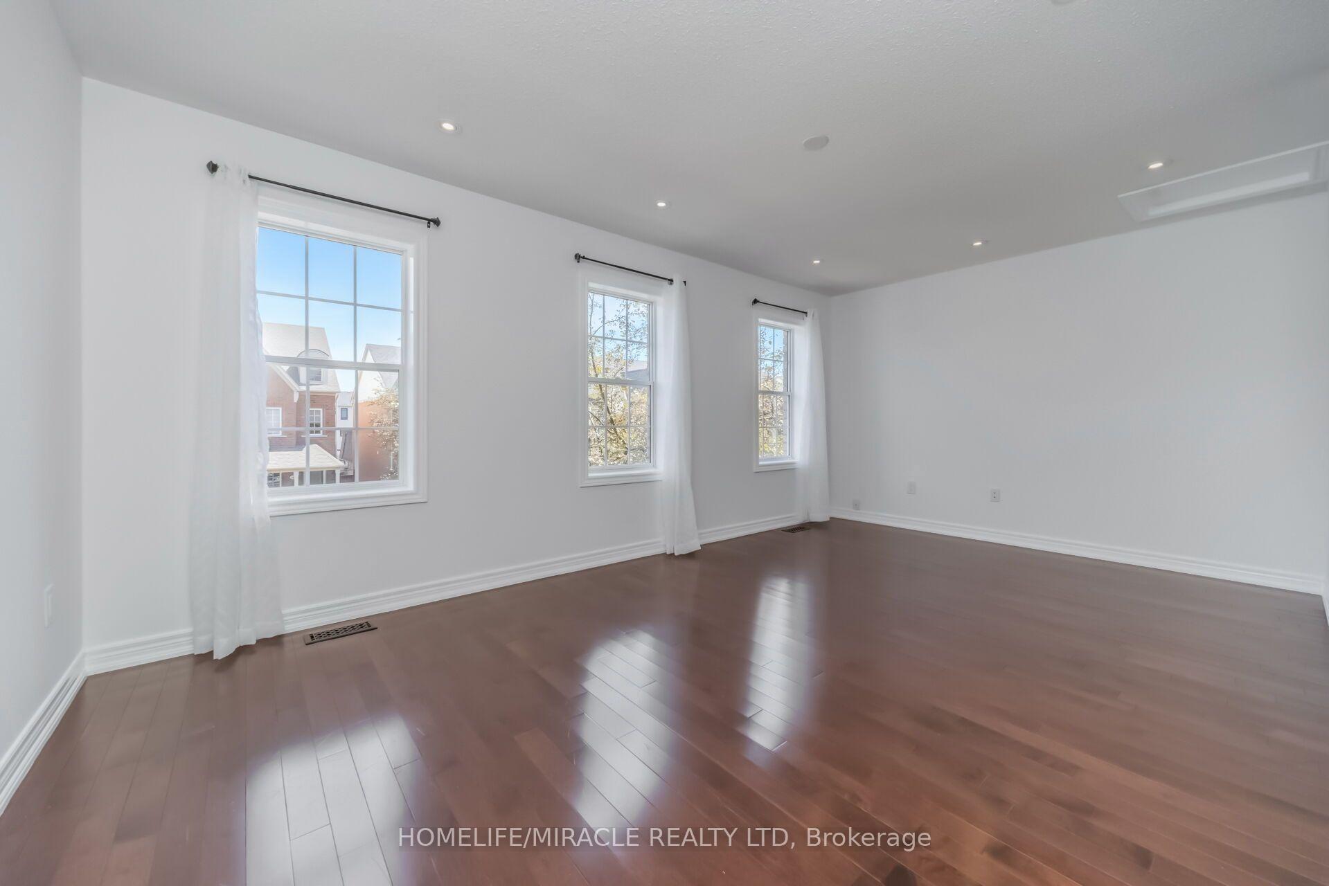 Photo 19 of 257 Gatwick Drive, Oakville, River Oaks — HOMEH