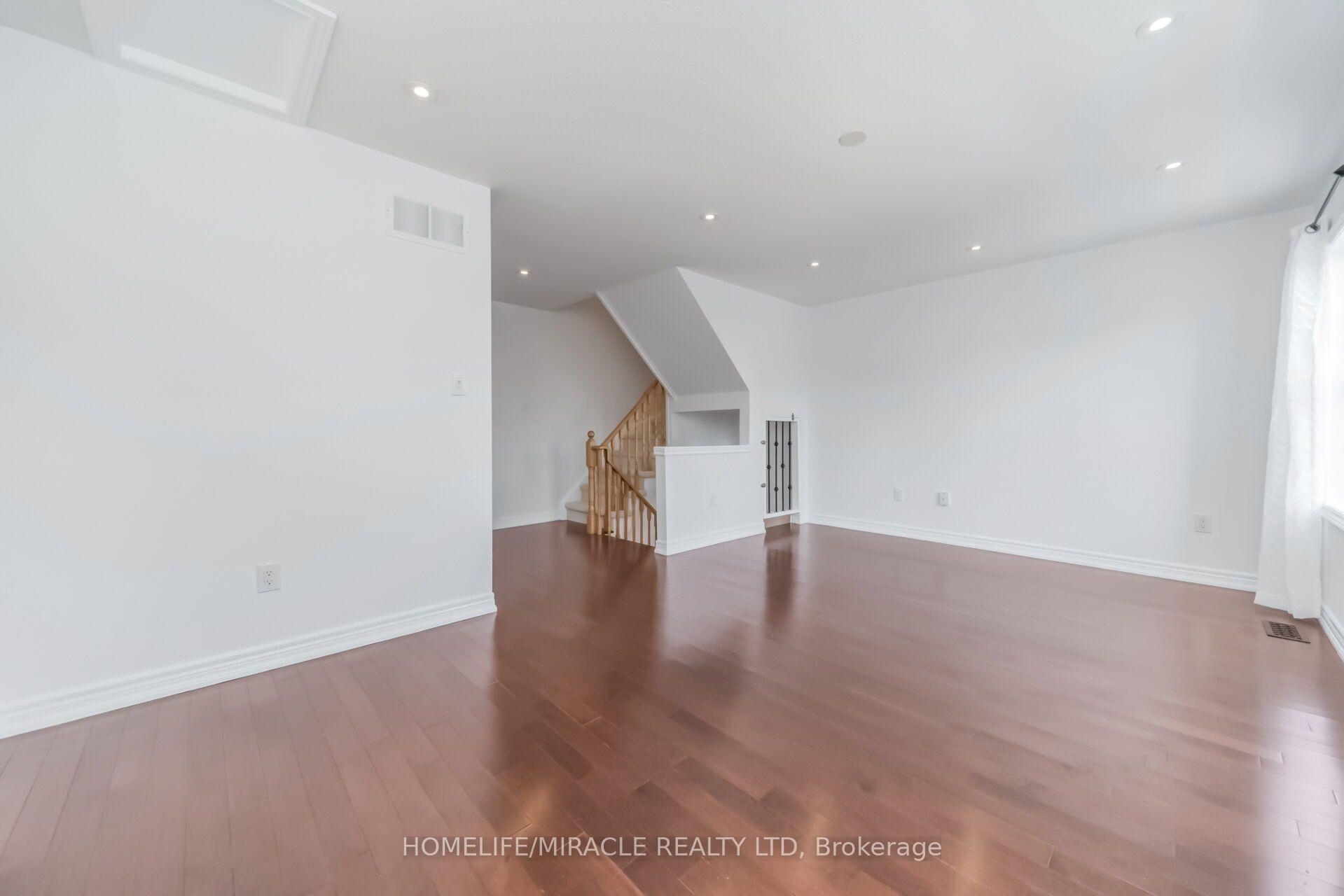 Photo 21 of 257 Gatwick Drive, Oakville, River Oaks — HOMEH