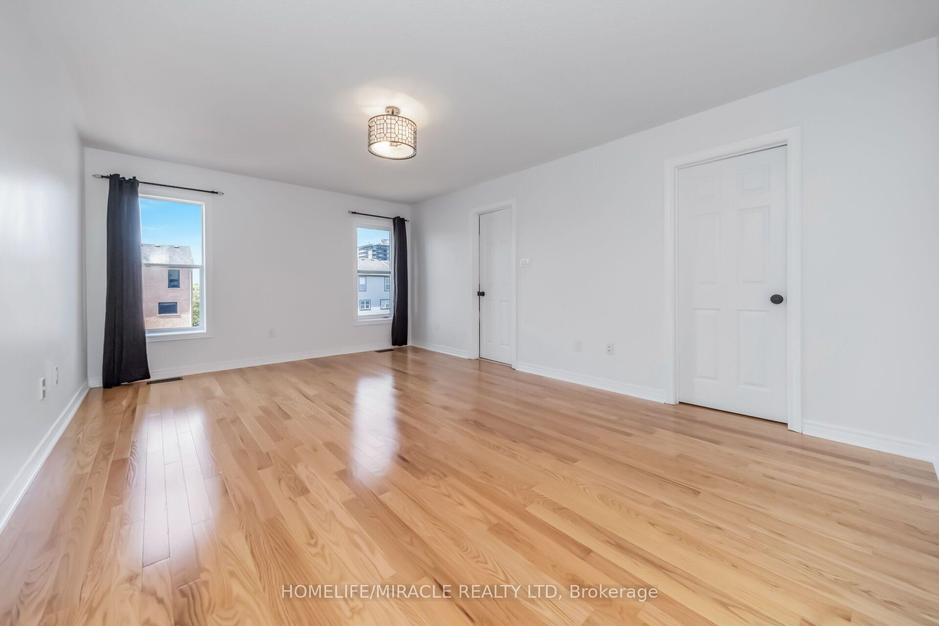 Photo 30 of 257 Gatwick Drive, Oakville, River Oaks — HOMEH