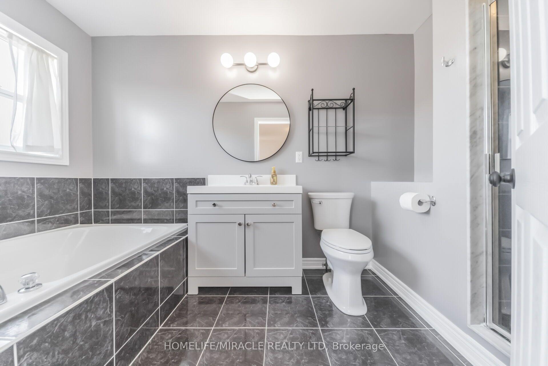 Photo 32 of 257 Gatwick Drive, Oakville, River Oaks — HOMEH