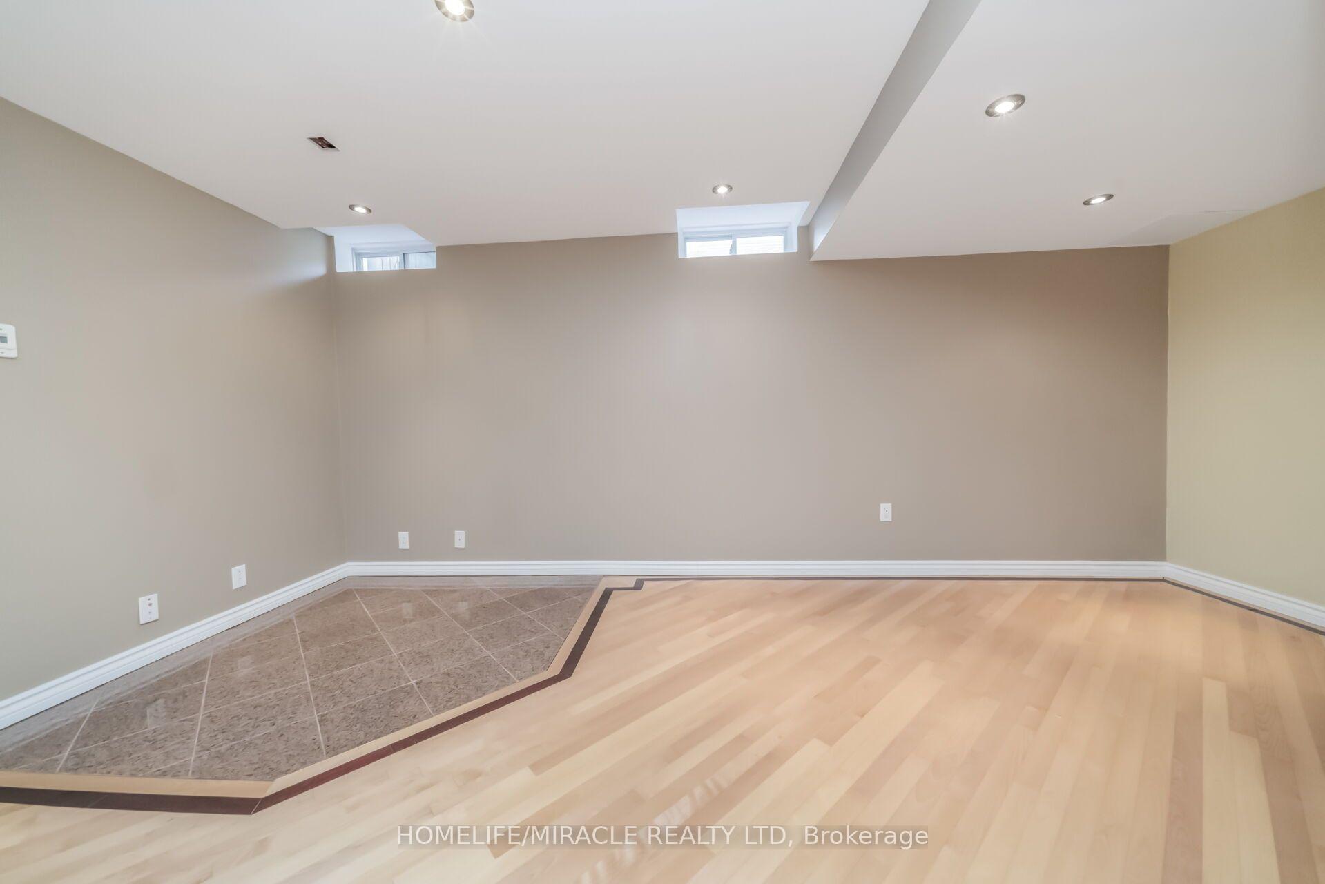 Photo 38 of 257 Gatwick Drive, Oakville, River Oaks — HOMEH