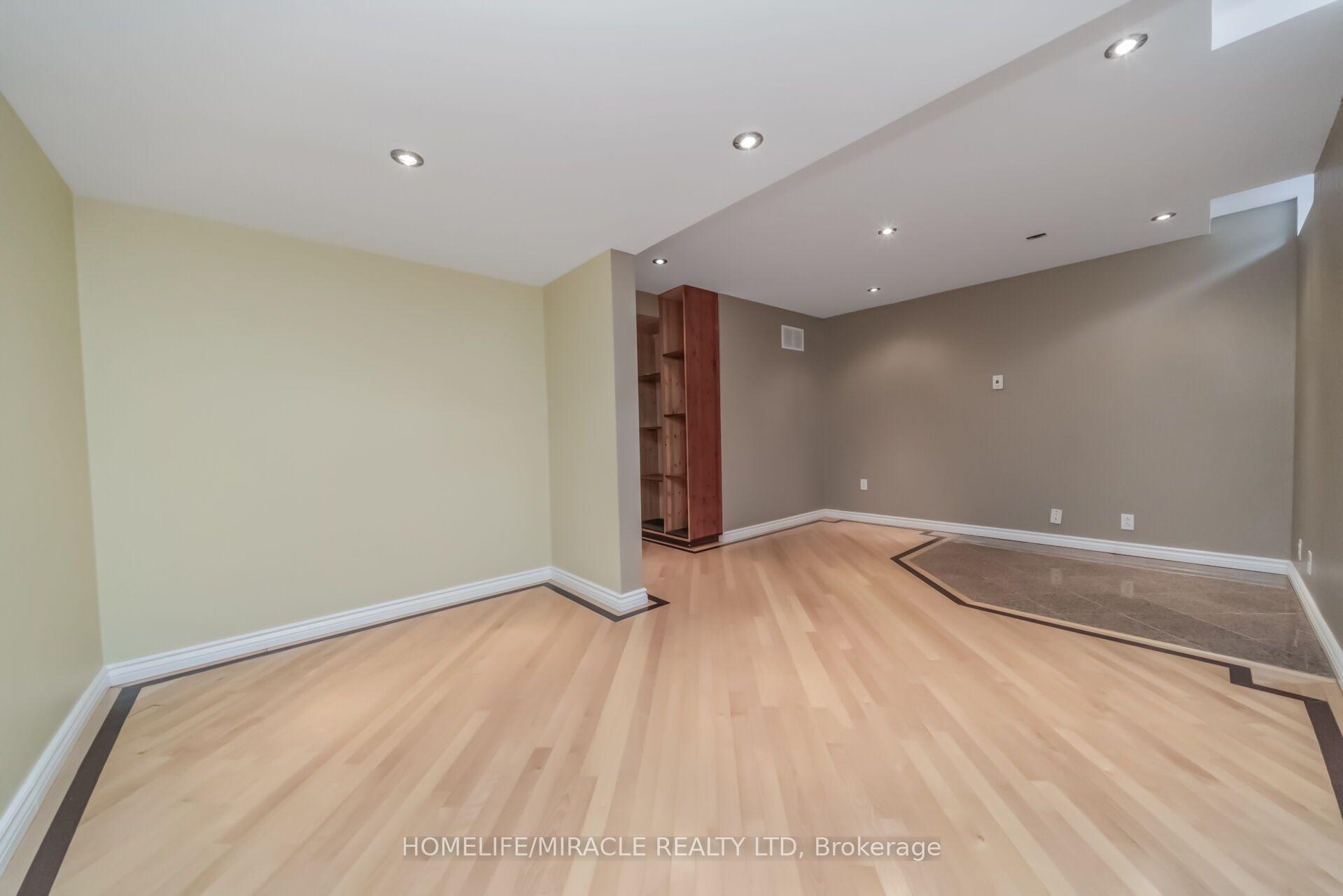 Photo 40 of 257 Gatwick Drive, Oakville, River Oaks — HOMEH
