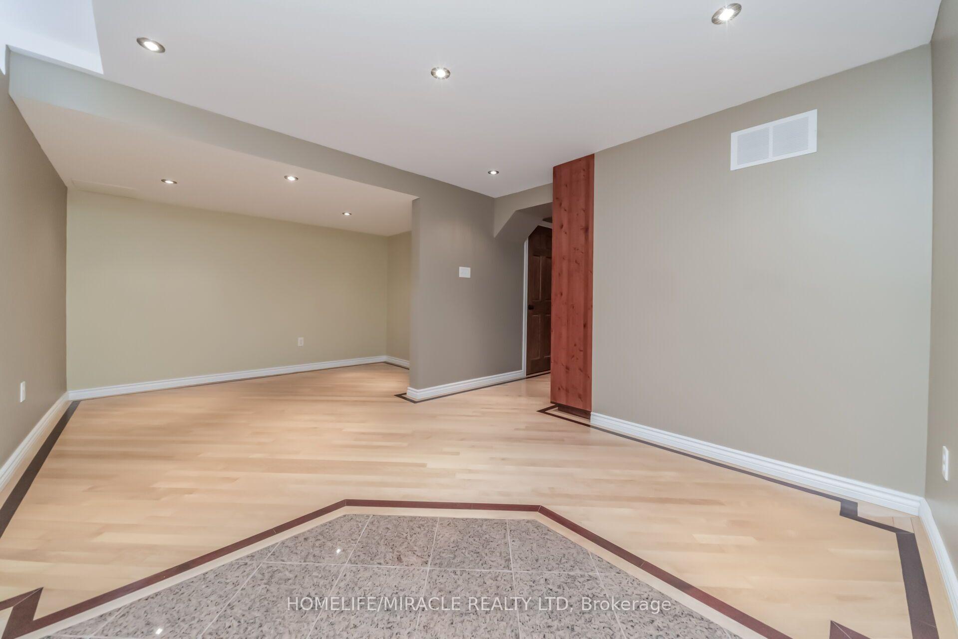 Photo 41 of 257 Gatwick Drive, Oakville, River Oaks — HOMEH