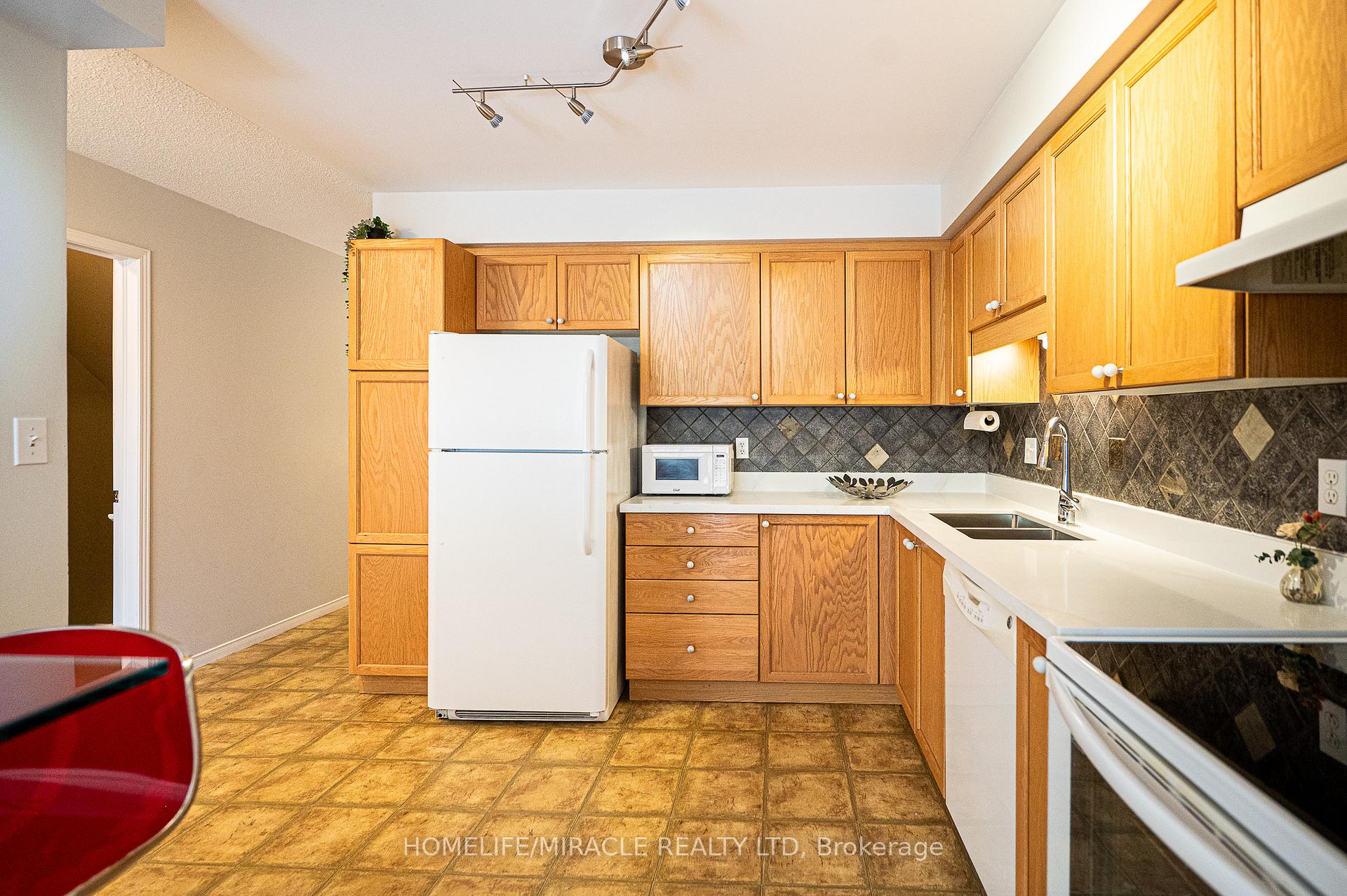Photo 7 of Unit 55, 151 Clairfields Drive E, Guelph, Pineridge/Westminster Woods — HOMEH