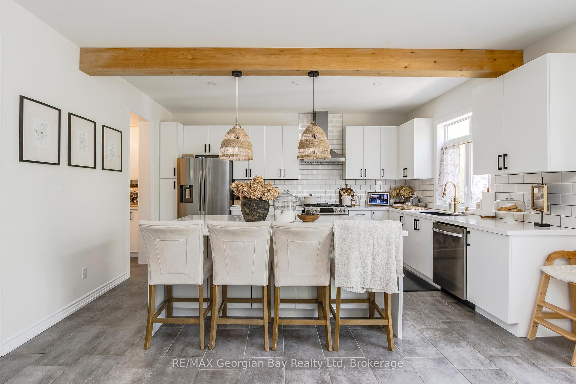 Photo 15 of 215 Roy Drive, Clearview, Stayner — HOMEH