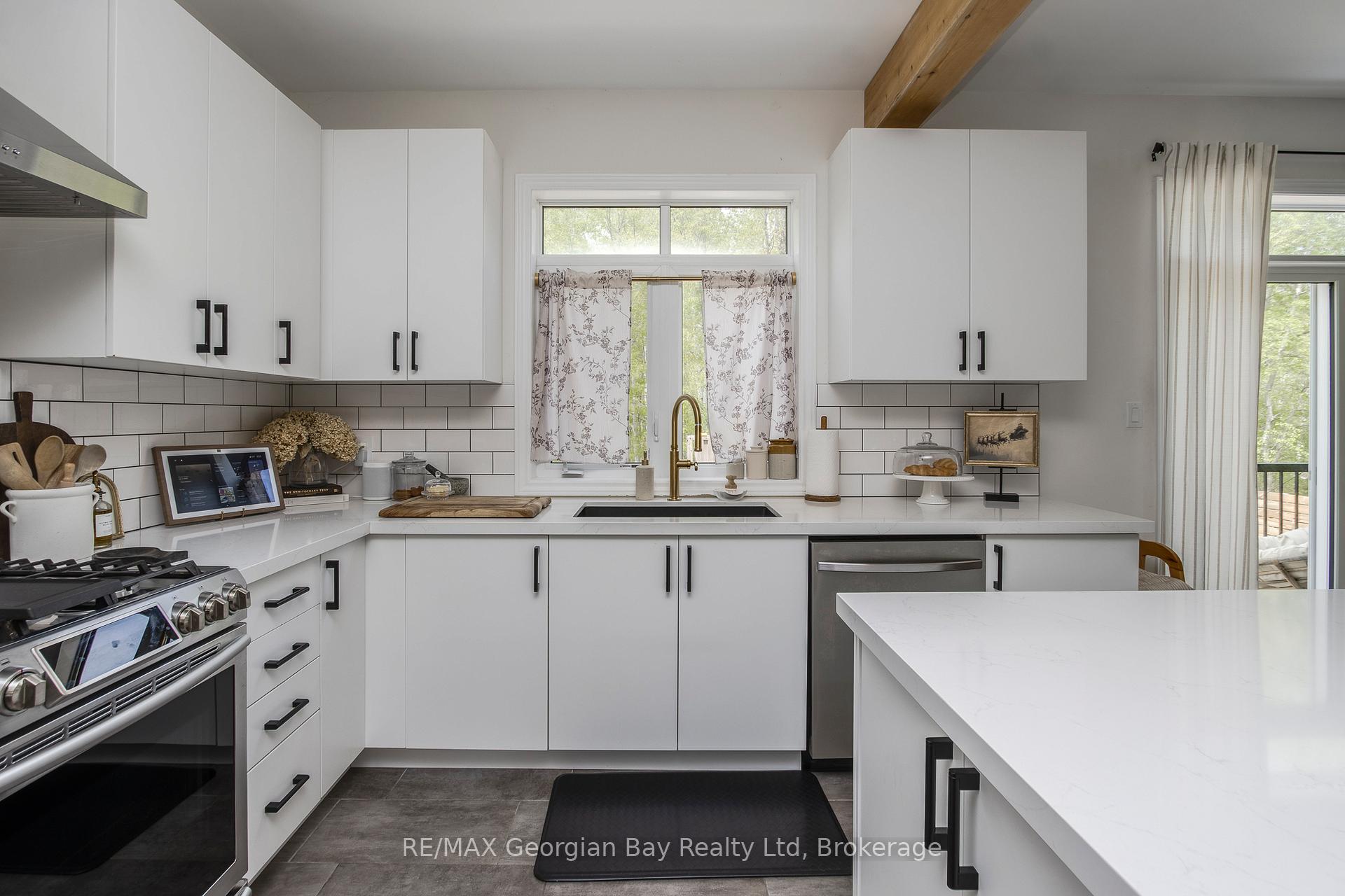 Photo 19 of 215 Roy Drive, Clearview, Stayner — HOMEH