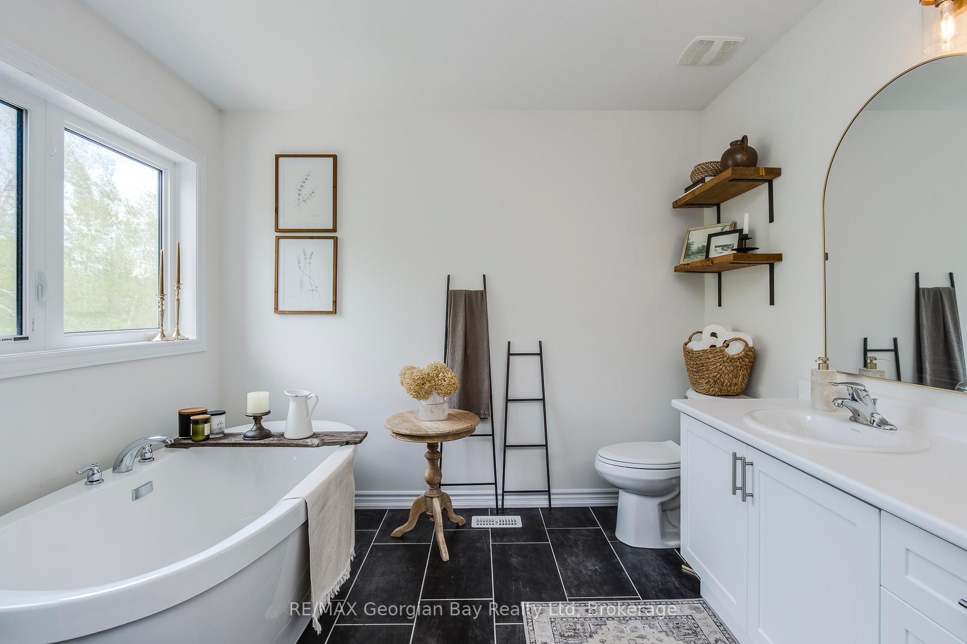 Photo 23 of 215 Roy Drive, Clearview, Stayner — HOMEH