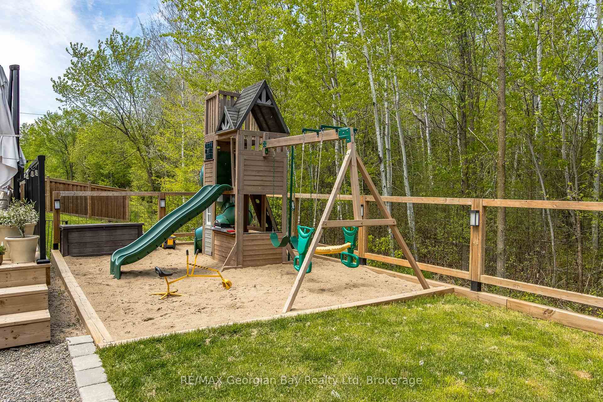 Photo 37 of 215 Roy Drive, Clearview, Stayner — HOMEH